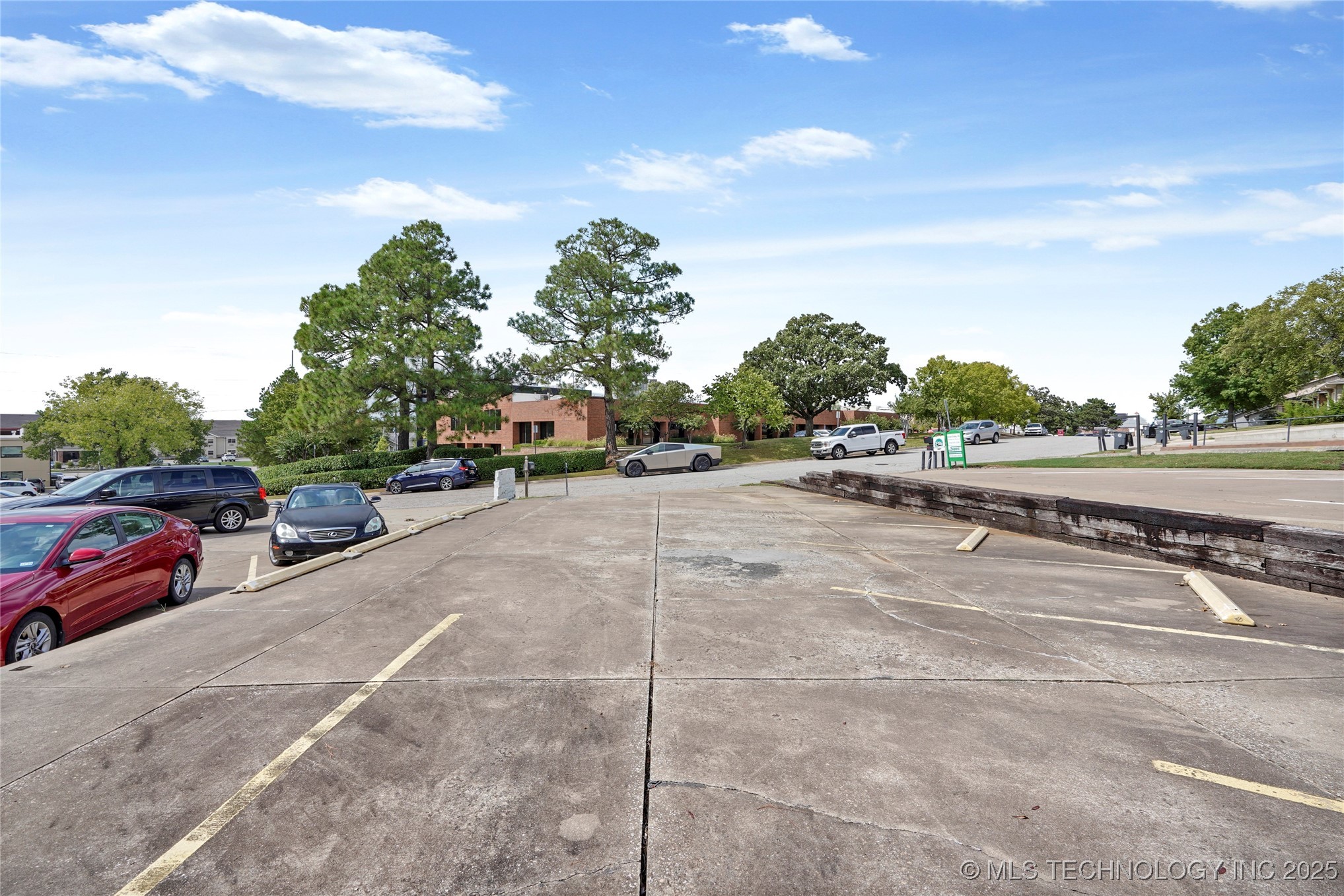 4940 E 73rd Street S Property Photo 3