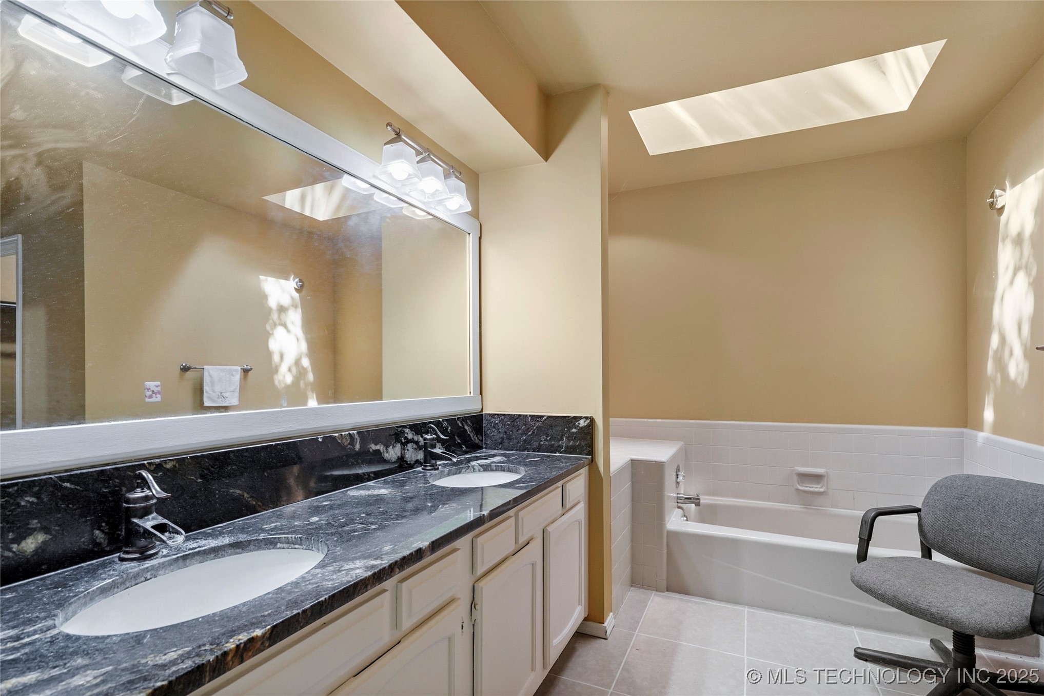 4940 E 73rd Street S Property Photo 18