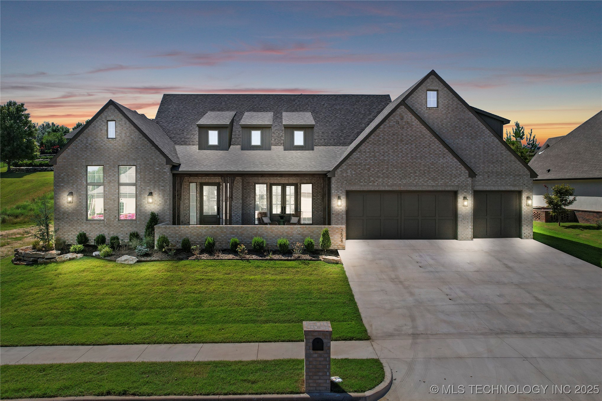 7508 S 5th Street Property Photo 1