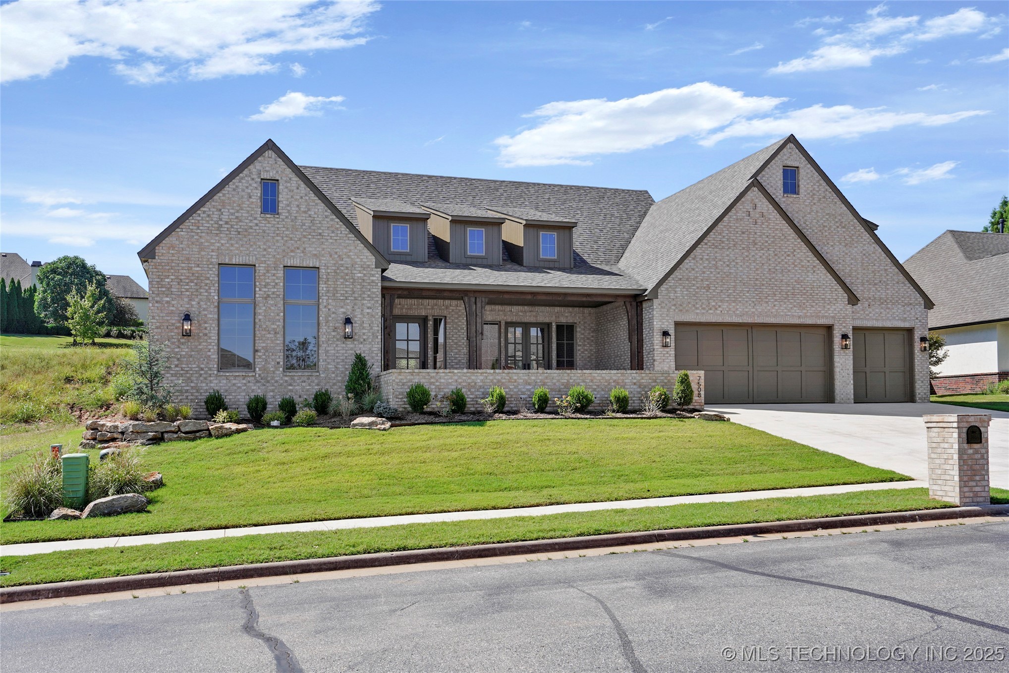 7508 S 5th Street Property Photo 4