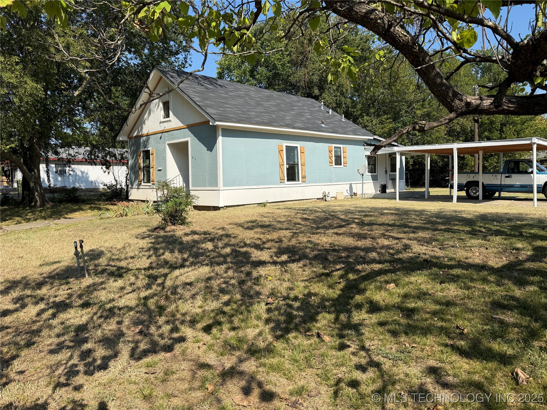 629 E Broadway Property Photo 3