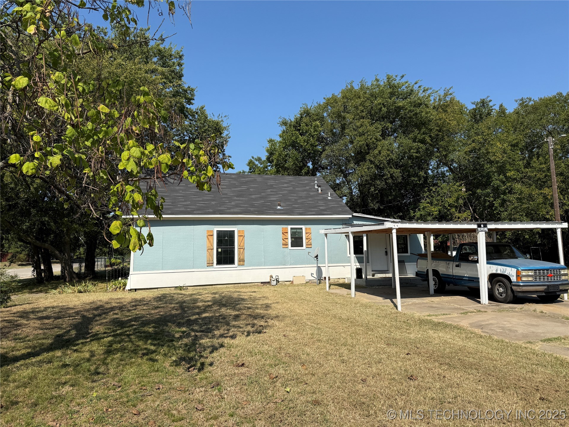 629 E Broadway Property Photo 4