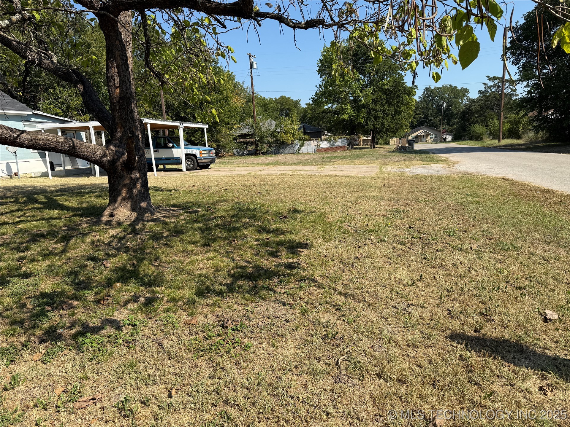 629 E Broadway Property Photo 5