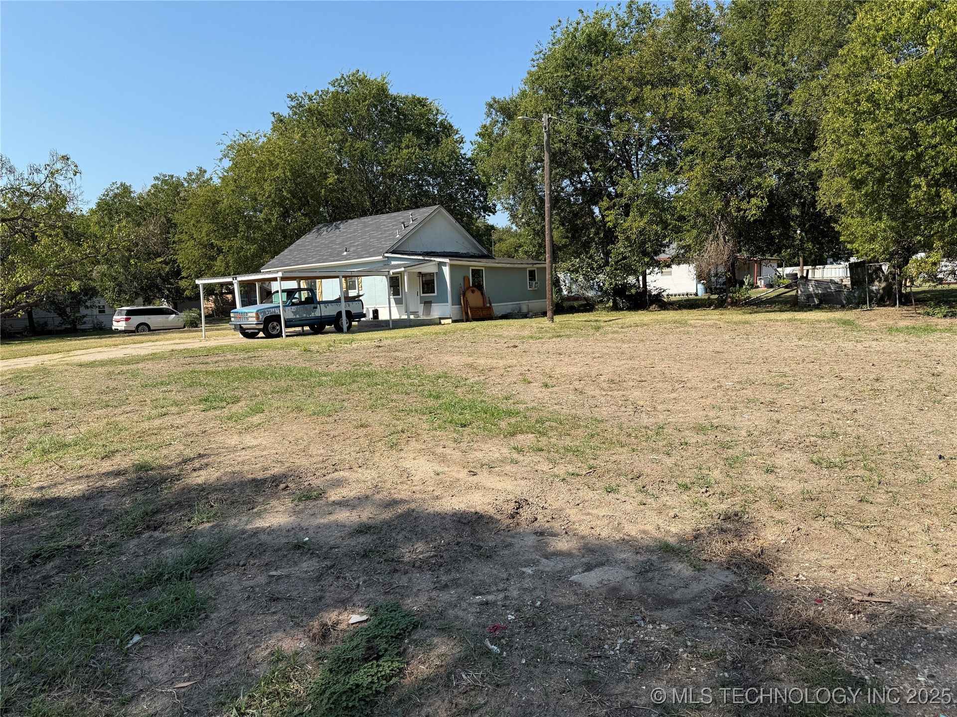 629 E Broadway Property Photo 6