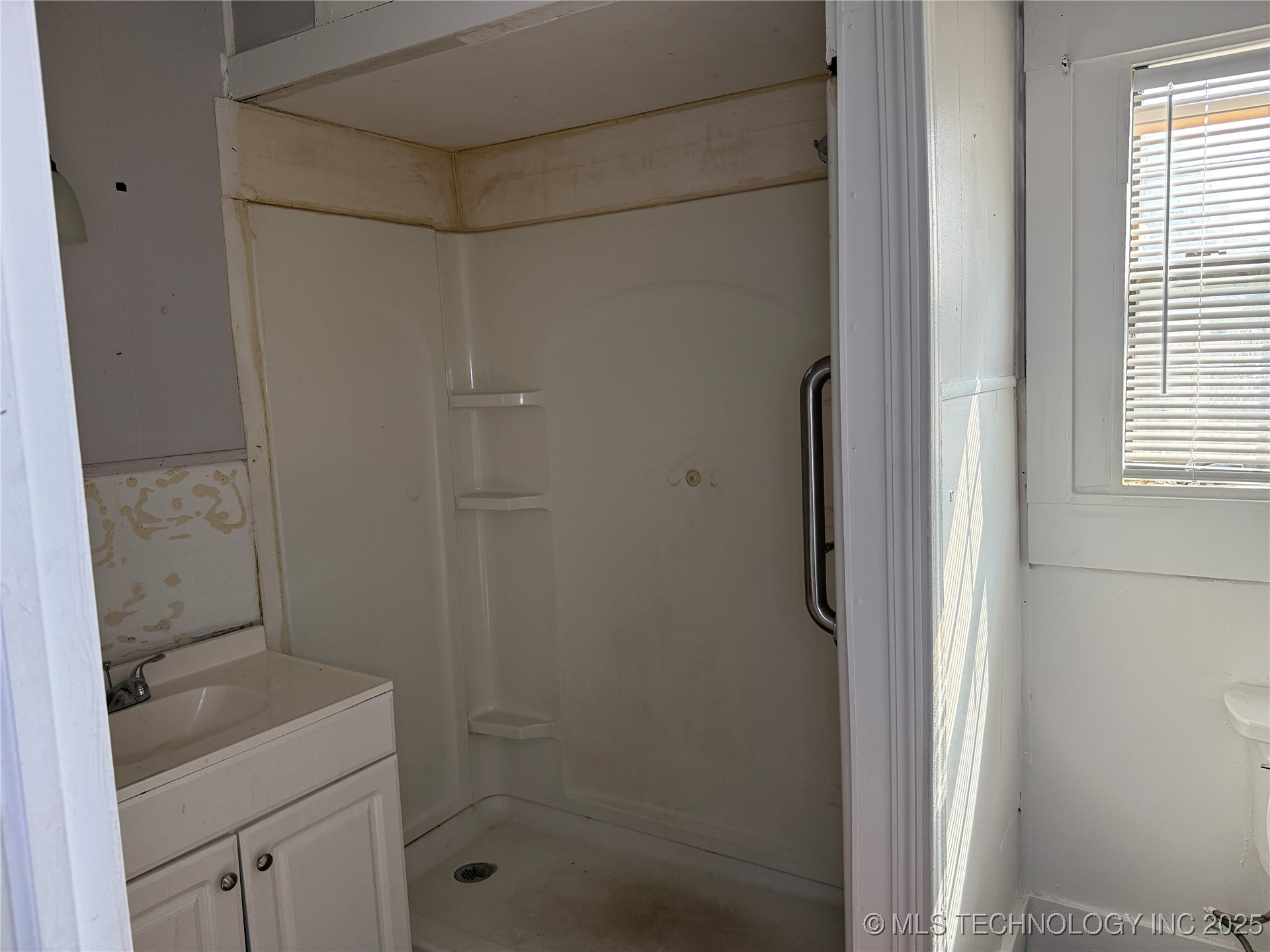 629 E Broadway Property Photo 17