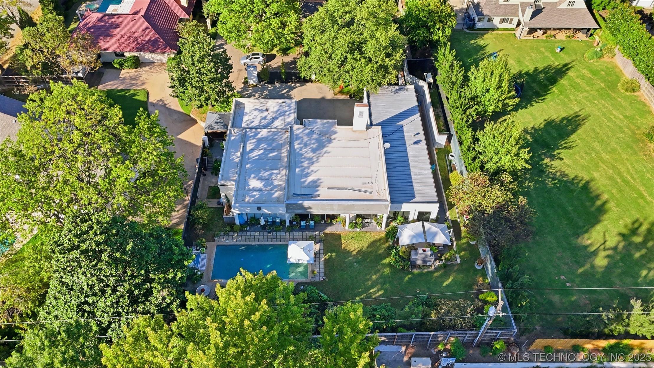 2440 E 47th Place Property Photo 4