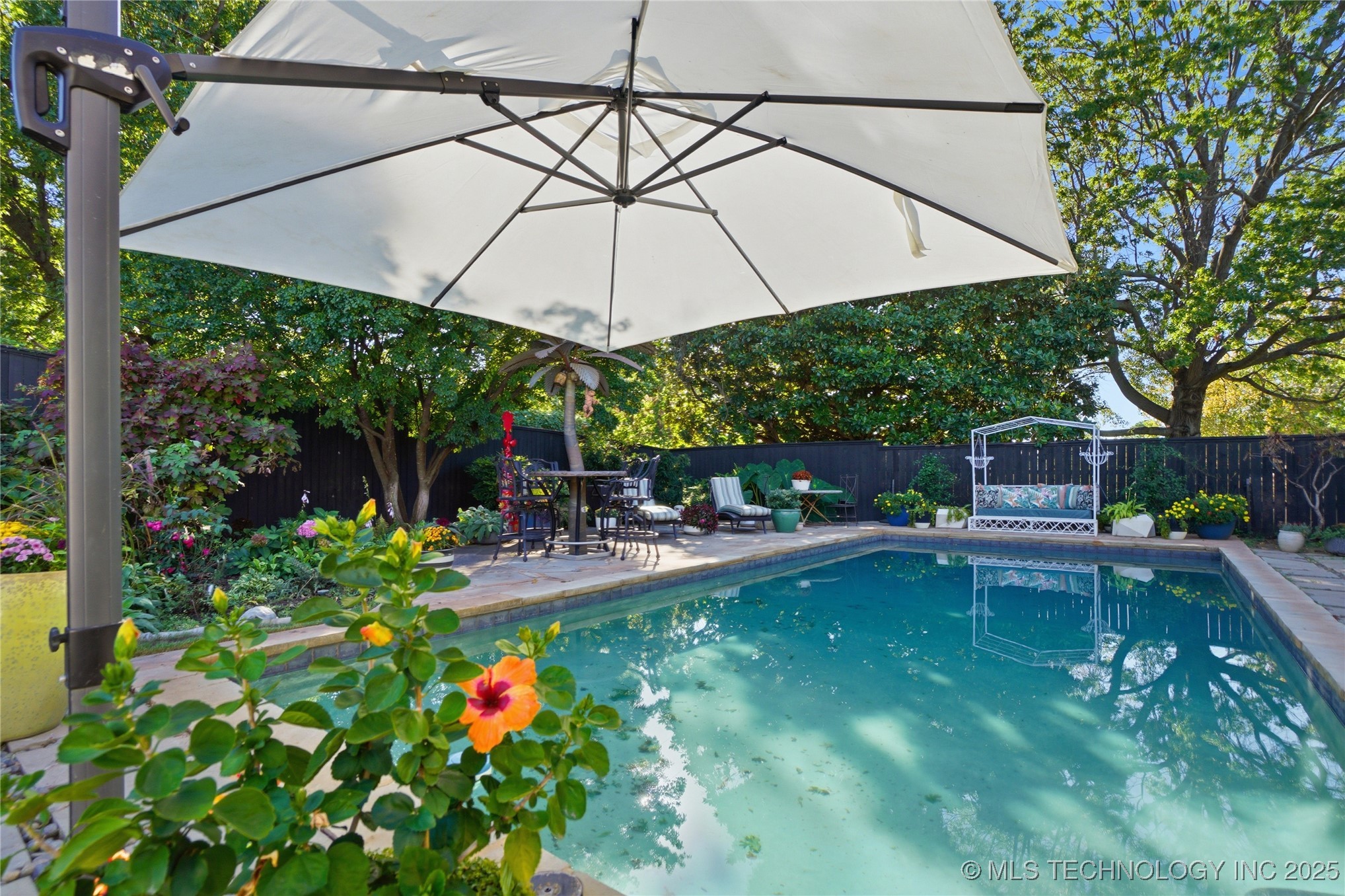 2440 E 47th Place Property Photo 6