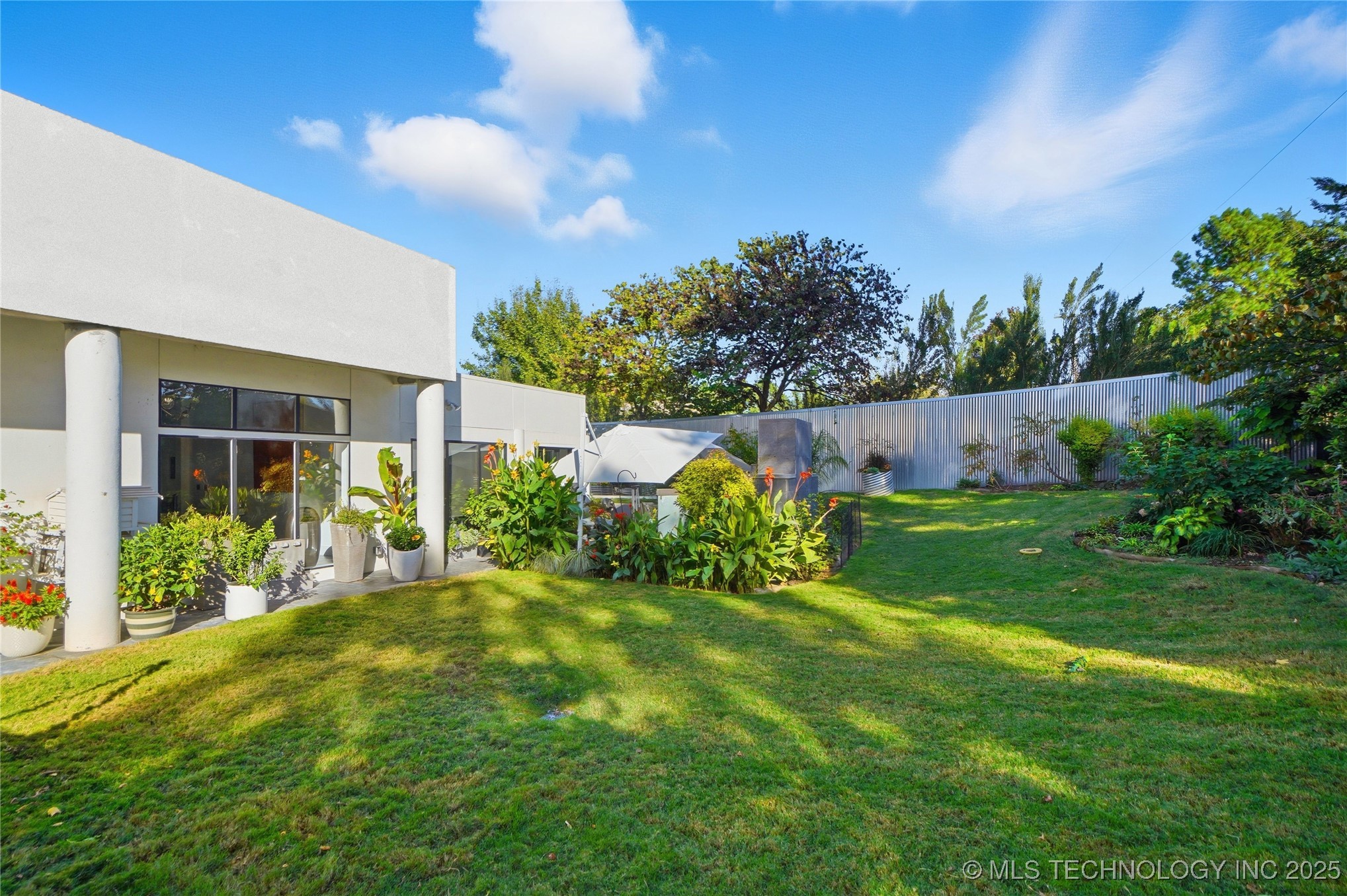 2440 E 47th Place Property Photo 7