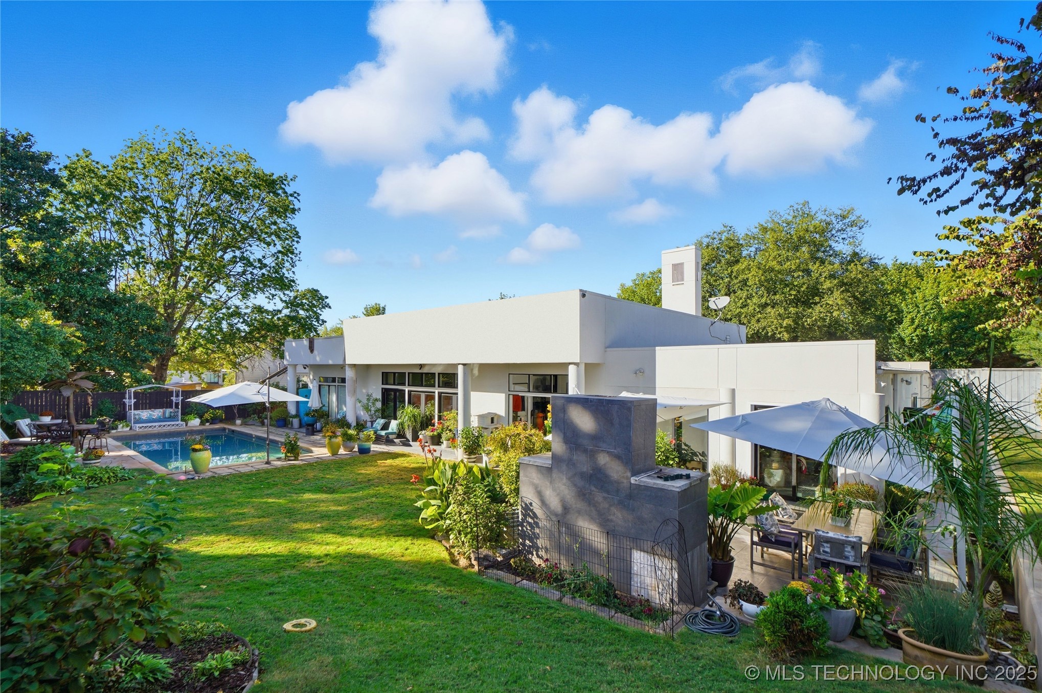 2440 E 47th Place Property Photo 8