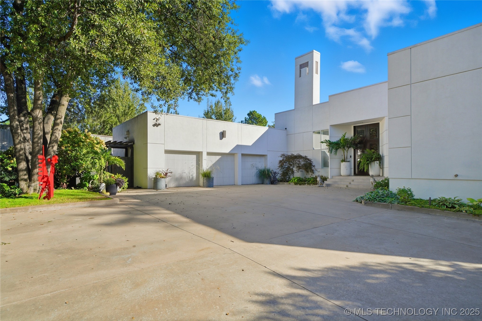 2440 E 47th Place Property Photo 9