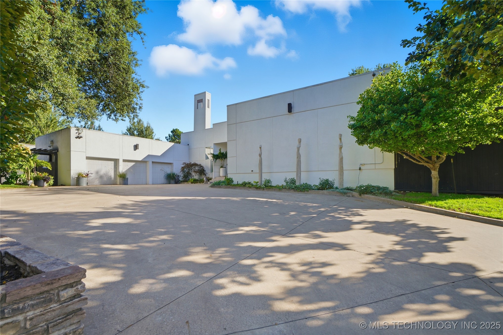 2440 E 47th Place Property Photo 10