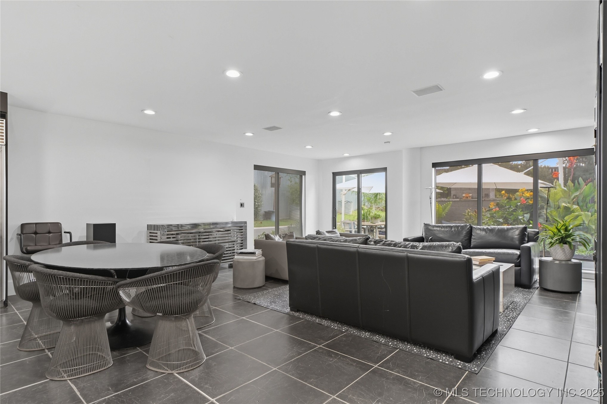 2440 E 47th Place Property Photo 25