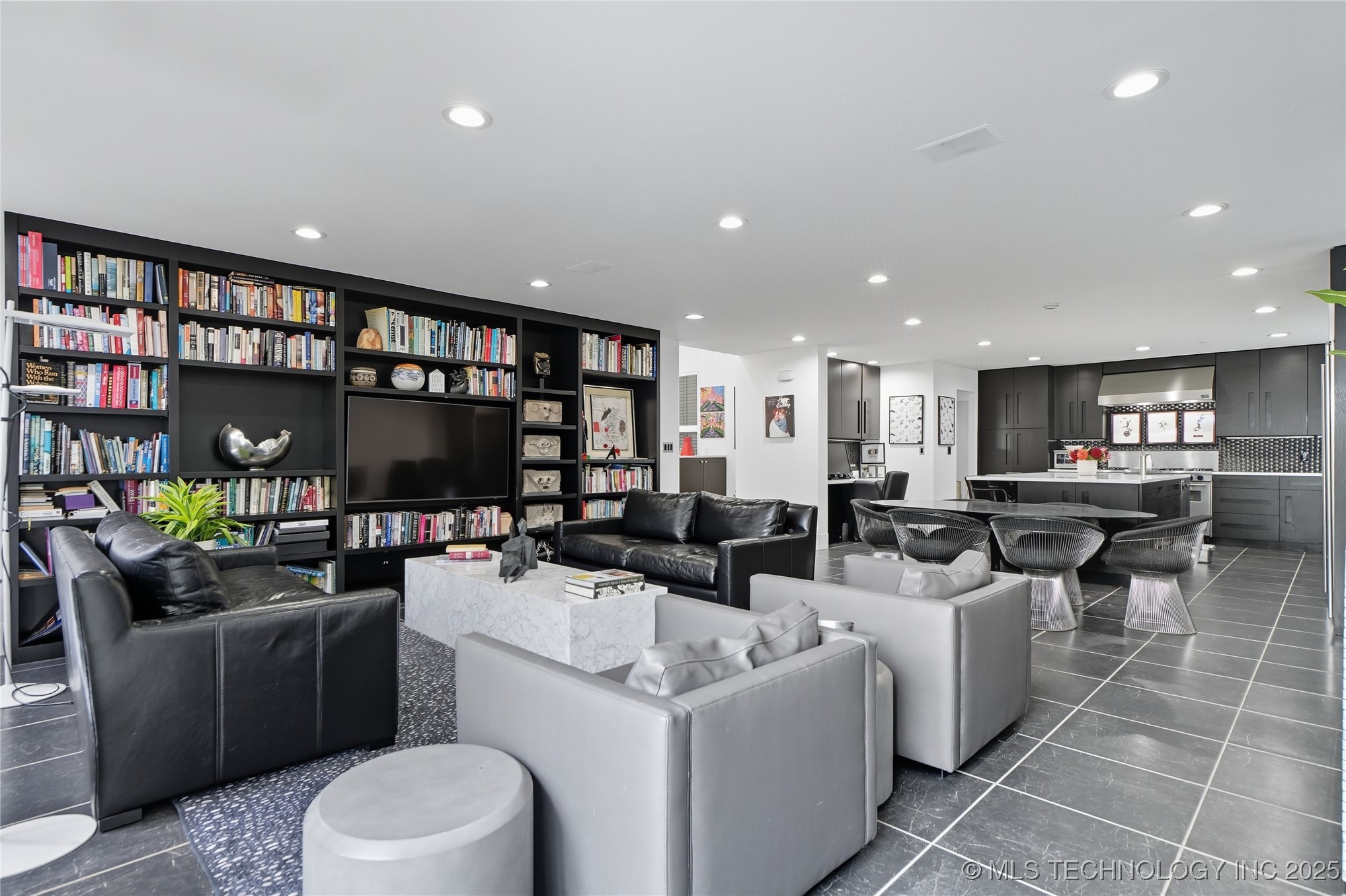 2440 E 47th Place Property Photo 29