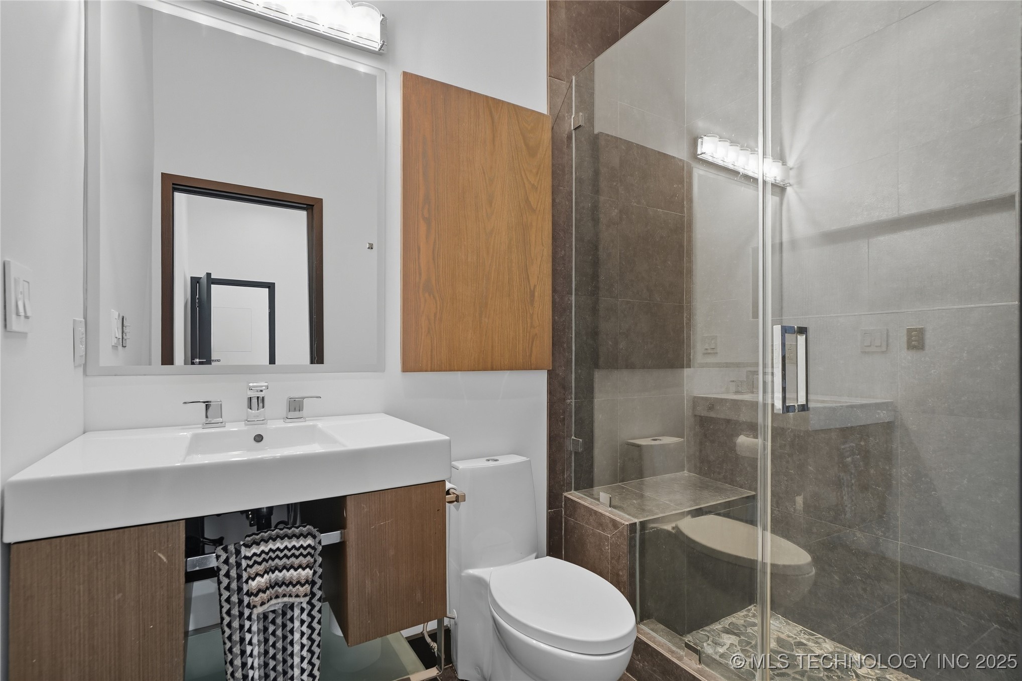 2440 E 47th Place Property Photo 47