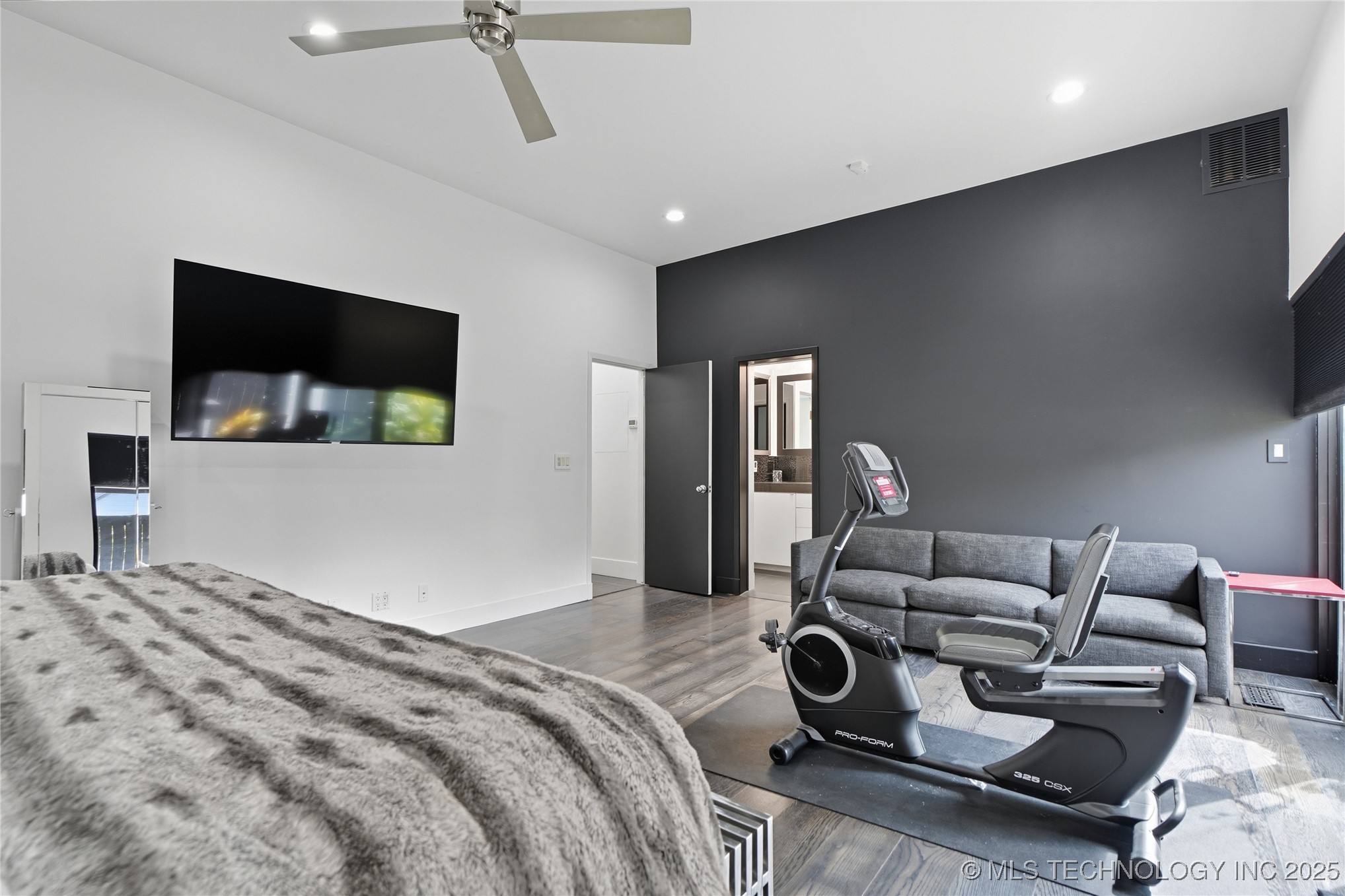 2440 E 47th Place Property Photo 48