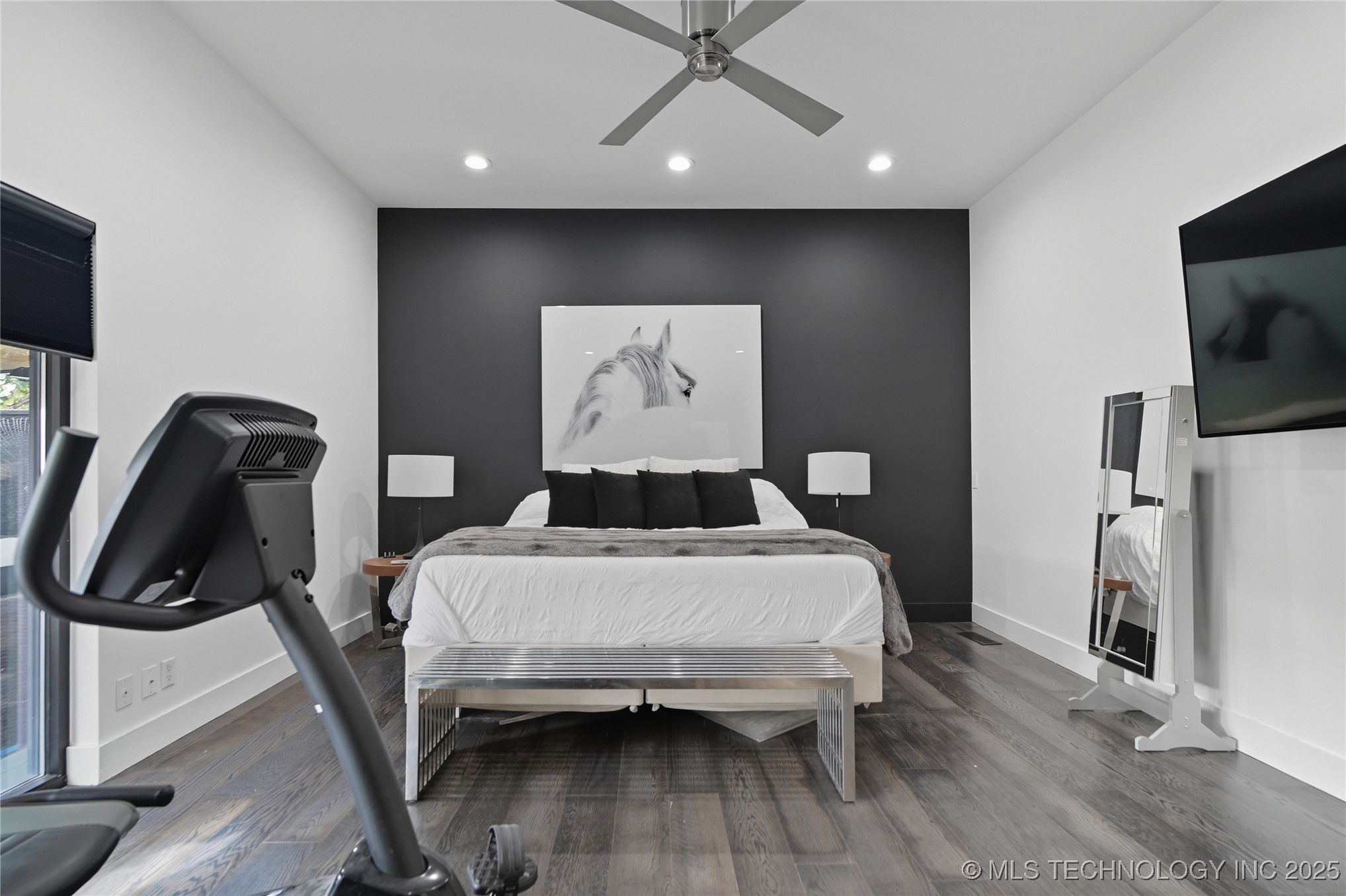 2440 E 47th Place Property Photo 49