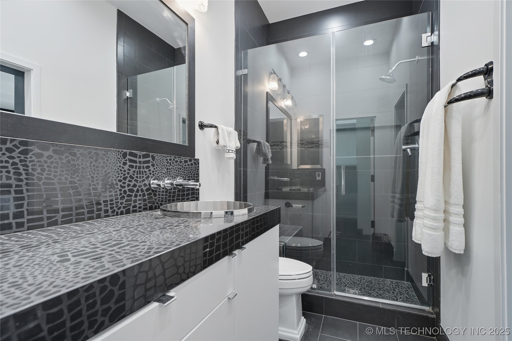 2440 E 47th Place Property Photo 51