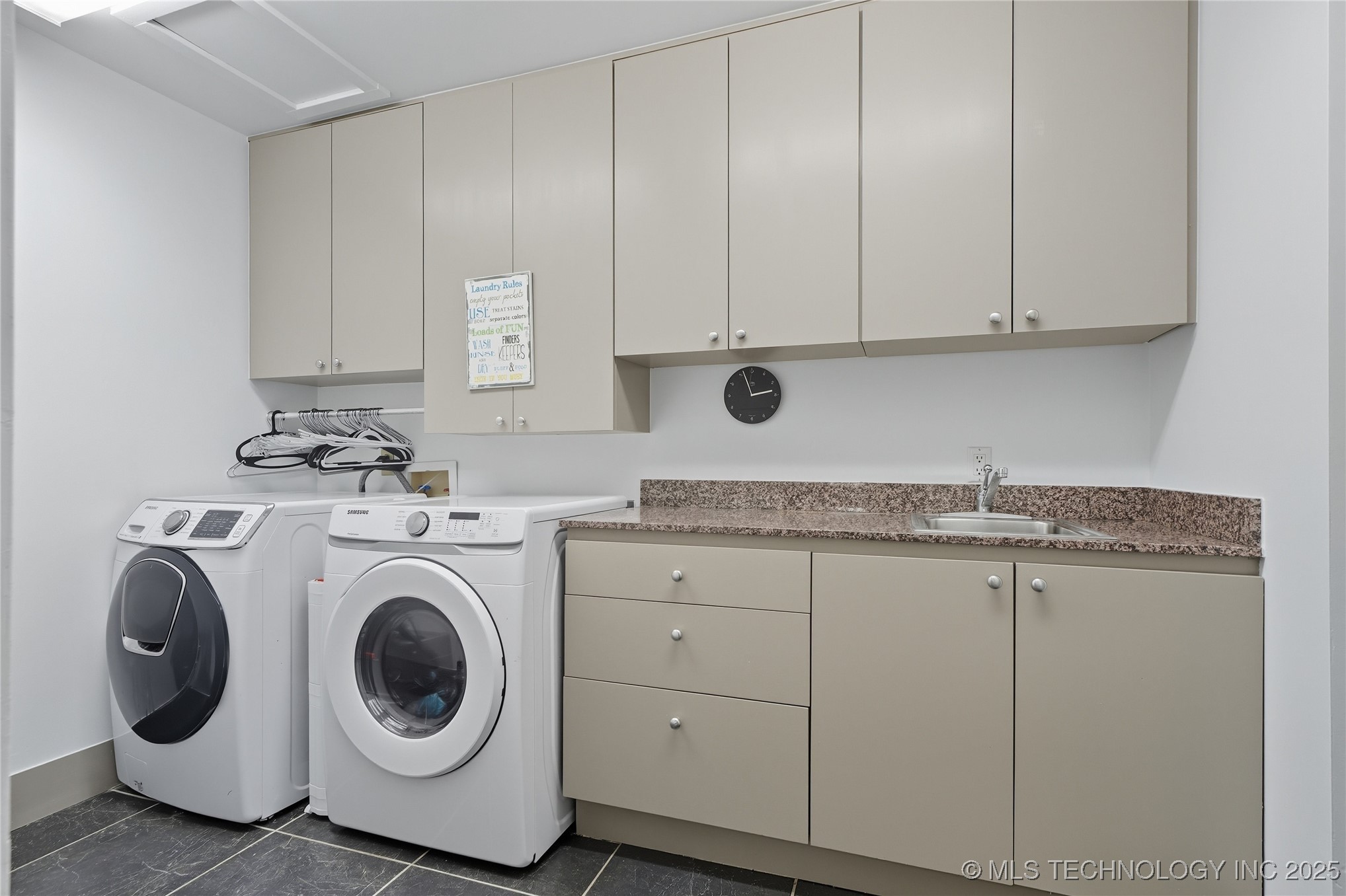 2440 E 47th Place Property Photo 53