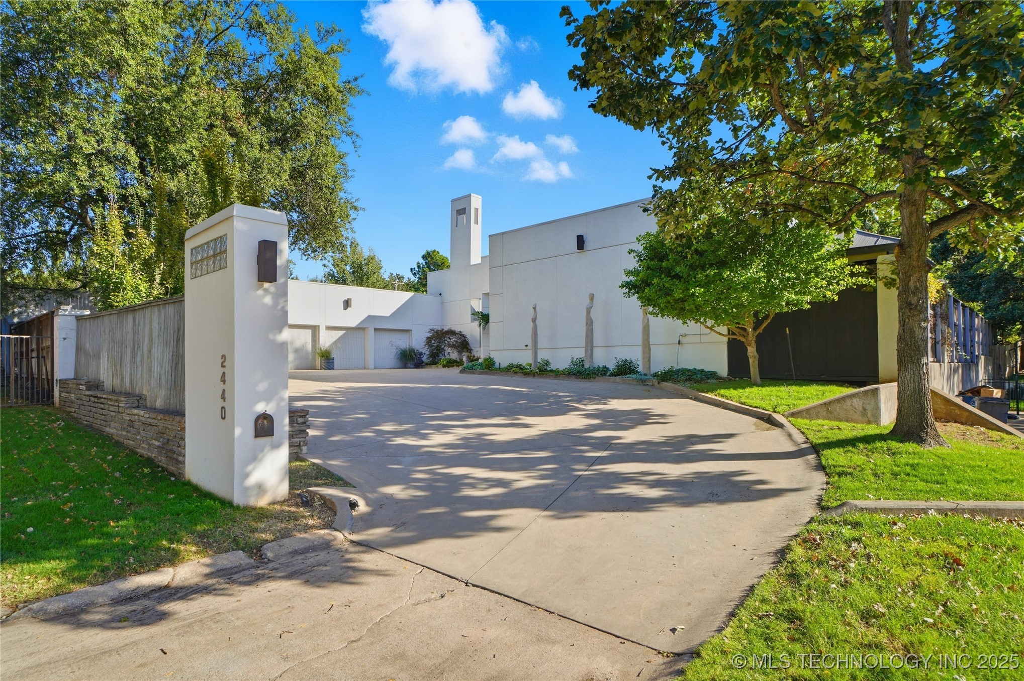 2440 E 47th Place Property Photo 61