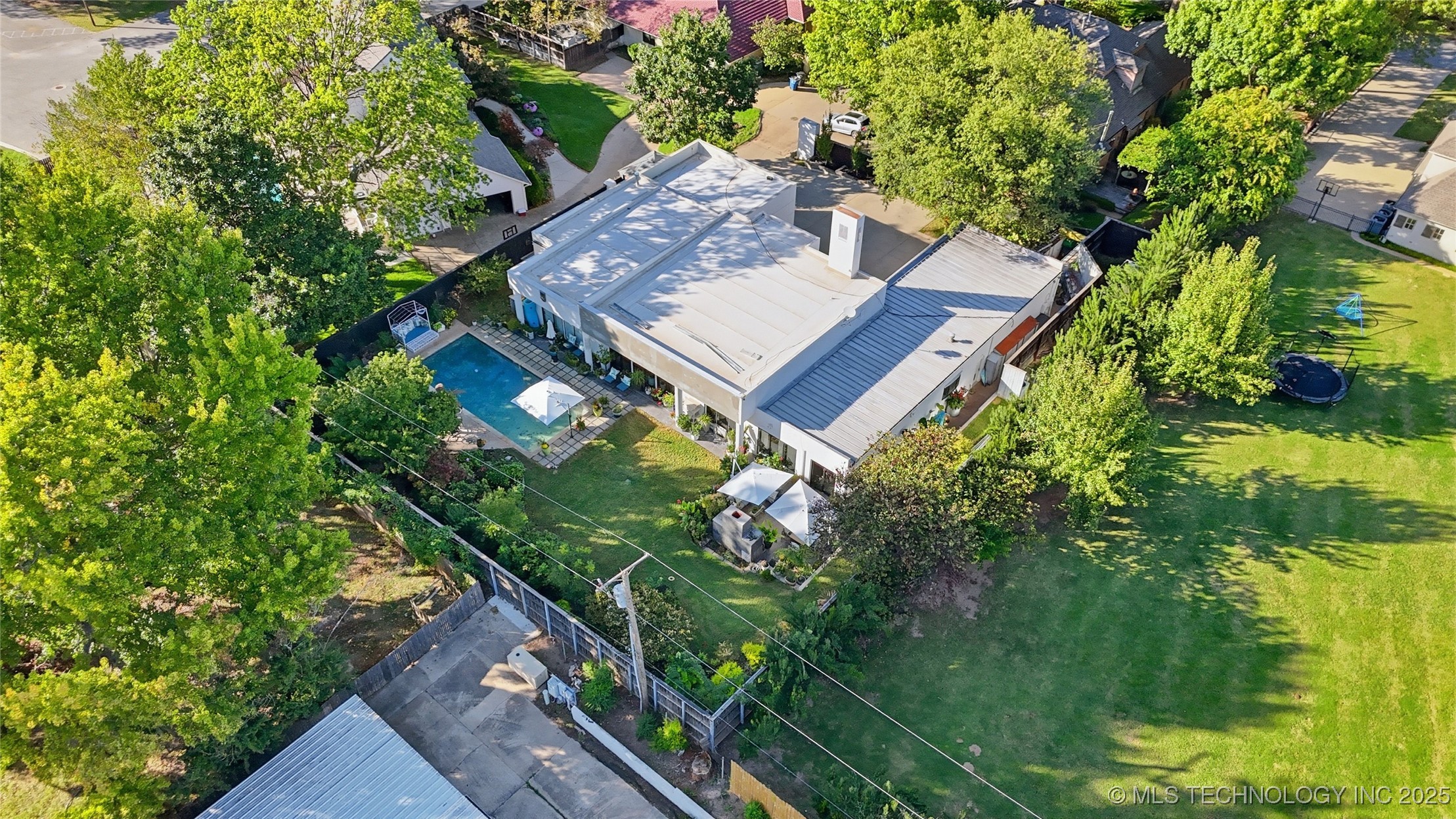 2440 E 47th Place Property Photo 62