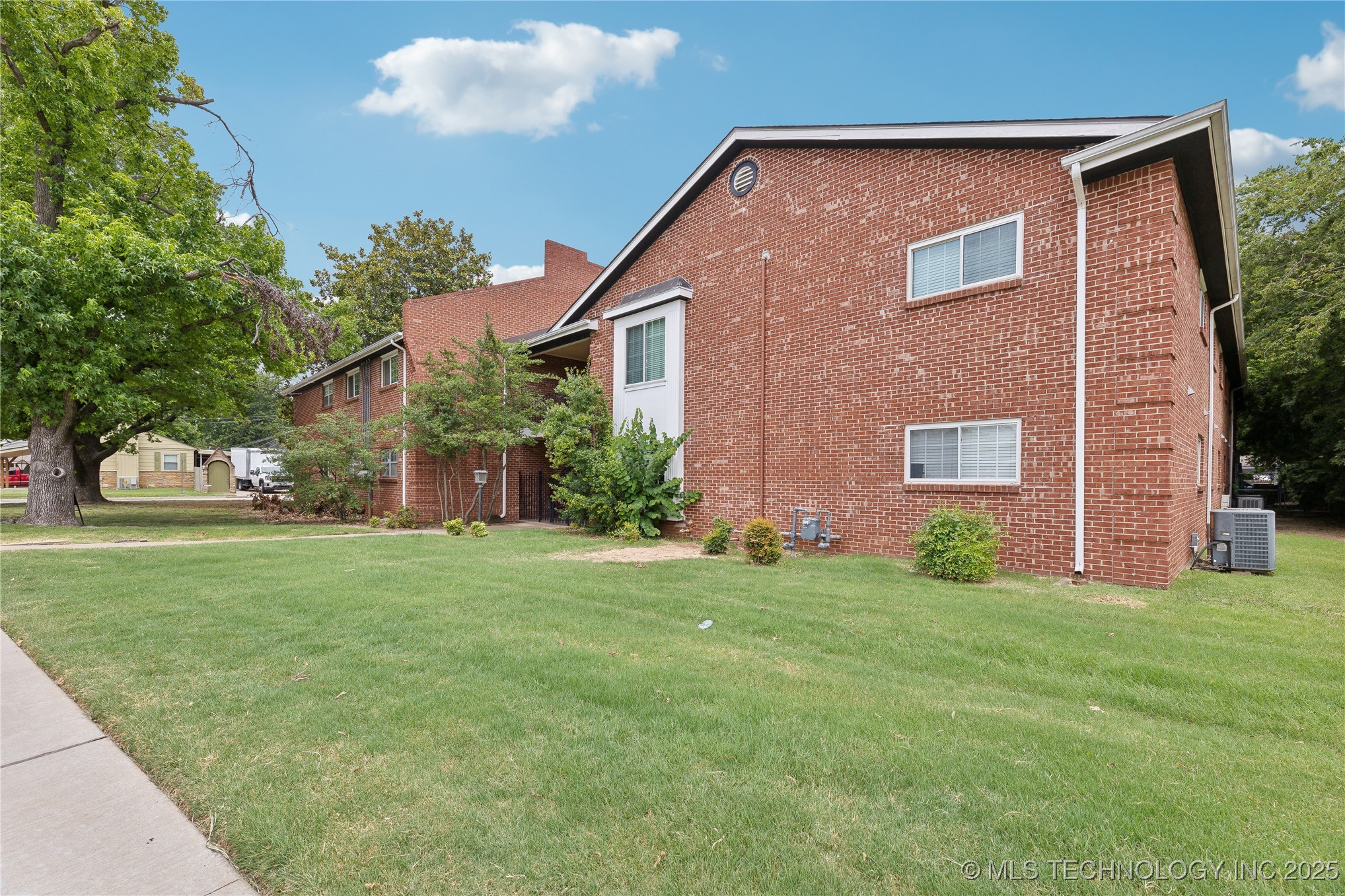 3701 S Riverside Drive 12 Property Photo 2