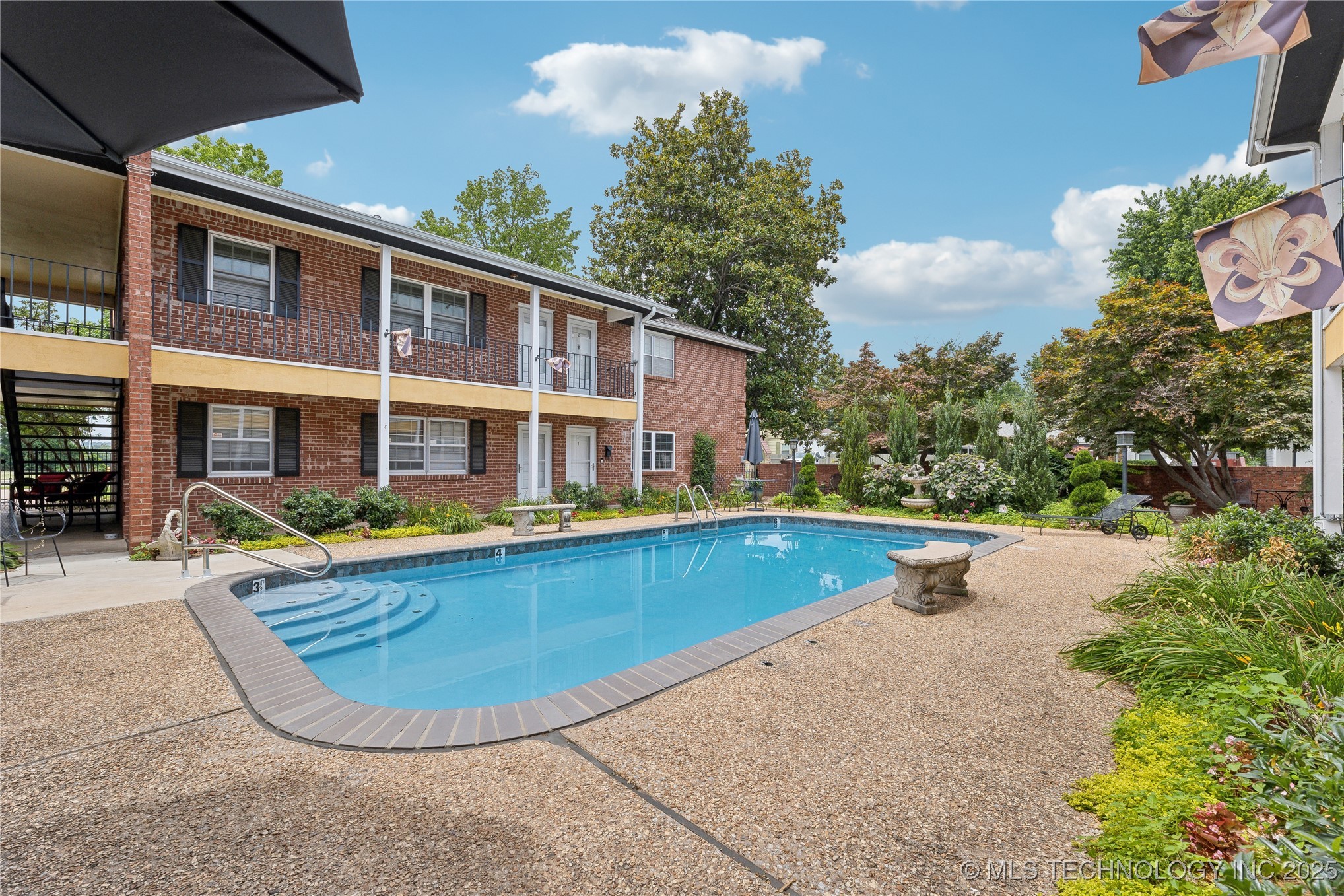 3701 S Riverside Drive 12 Property Photo 3