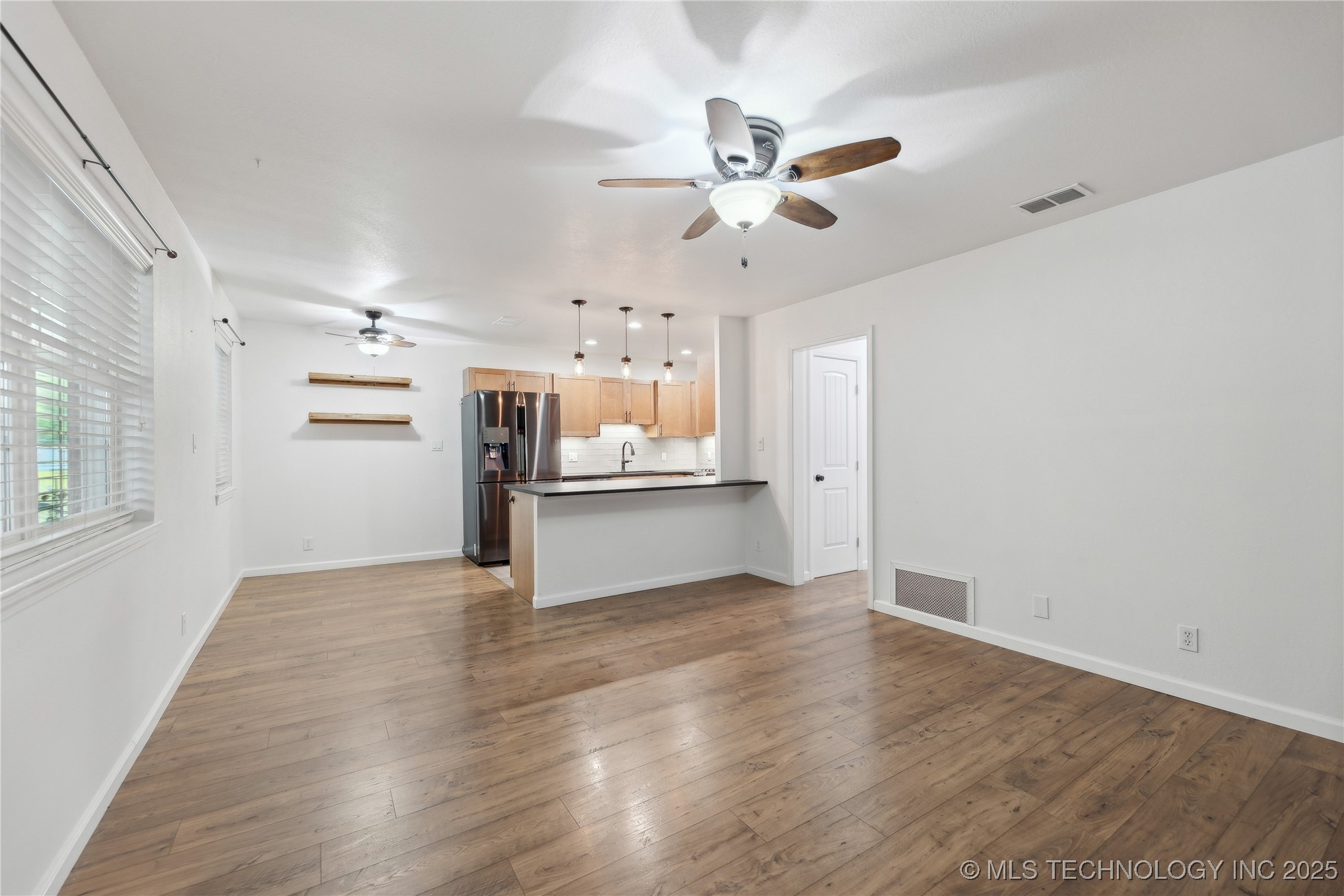 3701 S Riverside Drive 12 Property Photo 4