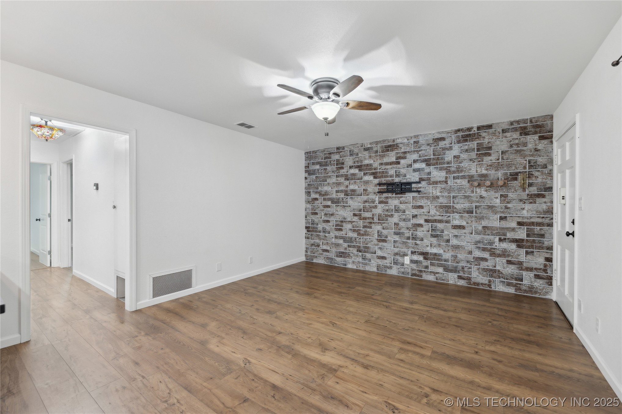 3701 S Riverside Drive 12 Property Photo 5