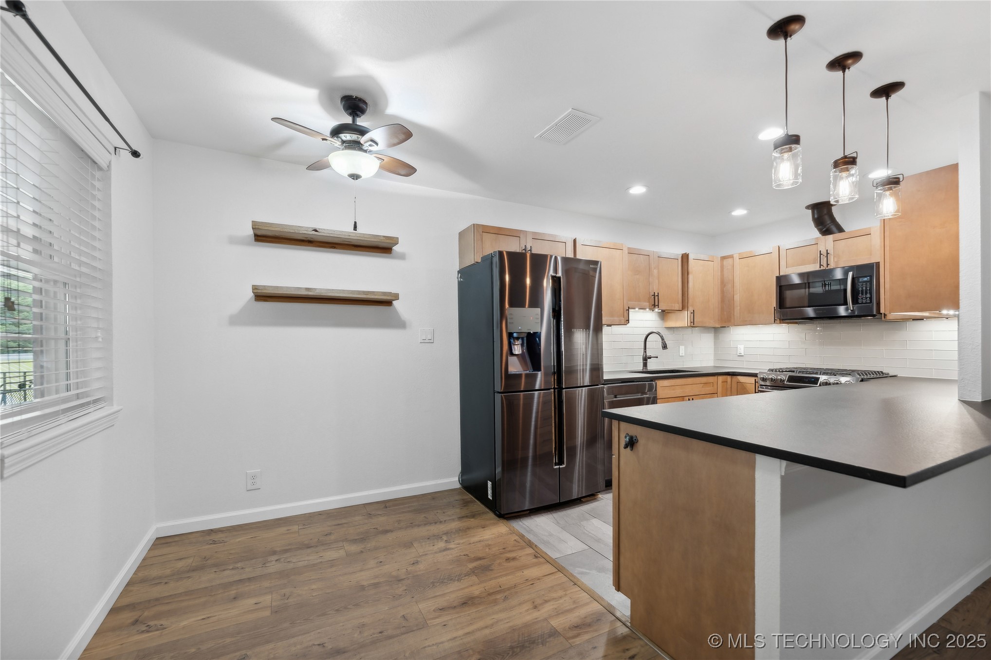 3701 S Riverside Drive 12 Property Photo 6