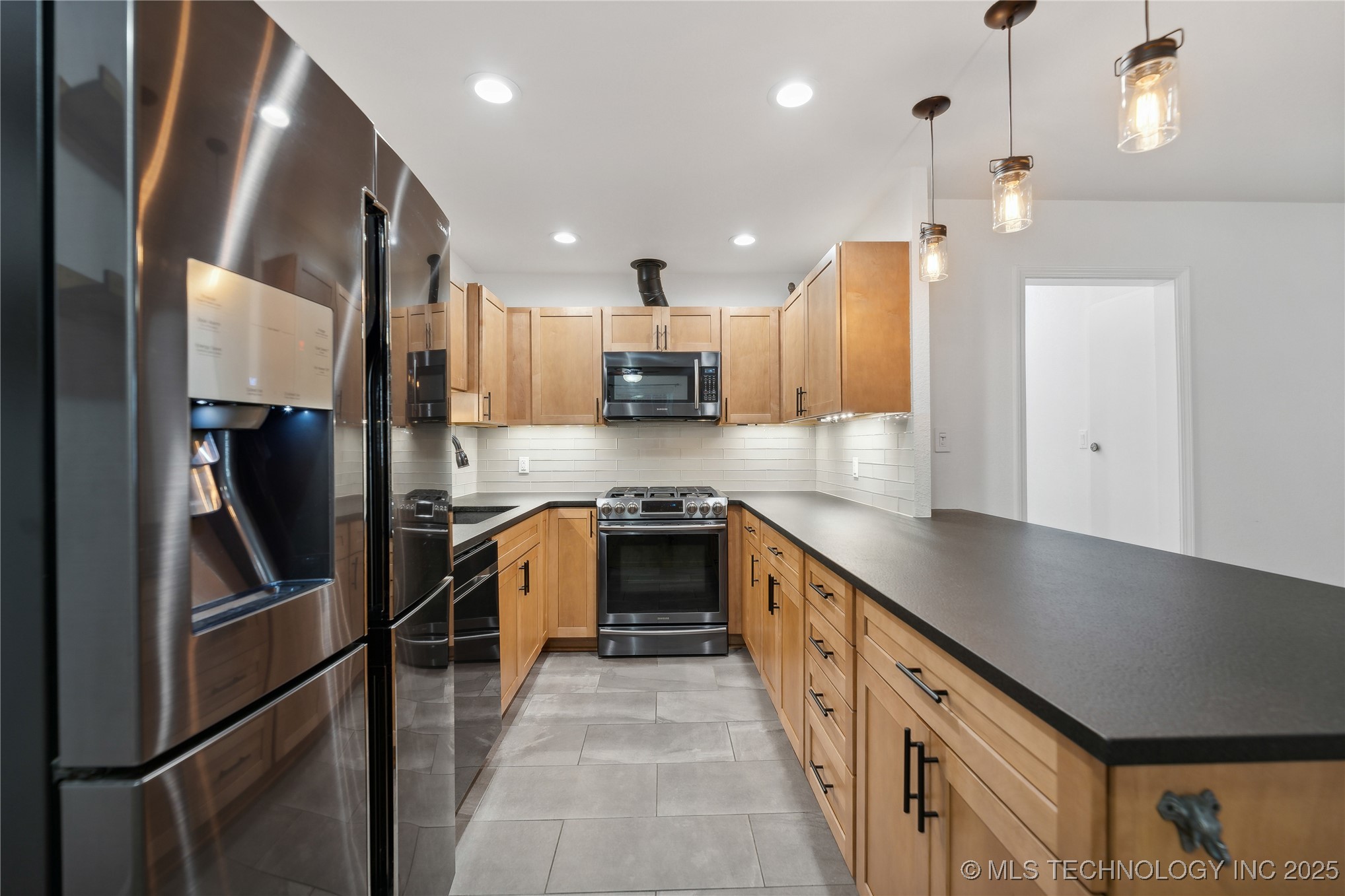 3701 S Riverside Drive 12 Property Photo 7