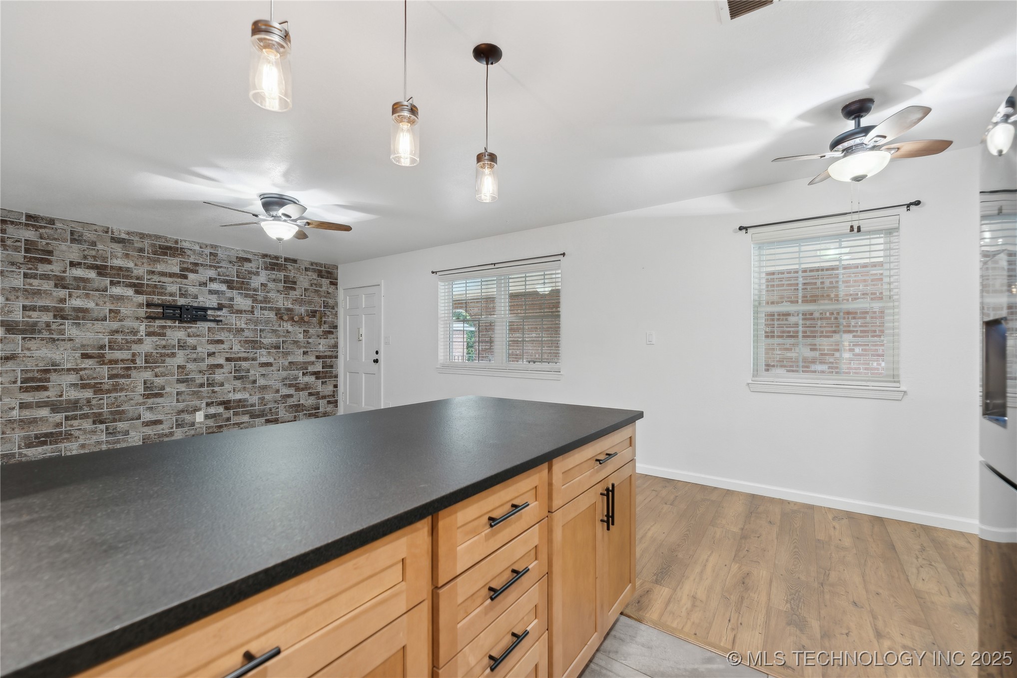 3701 S Riverside Drive 12 Property Photo 9