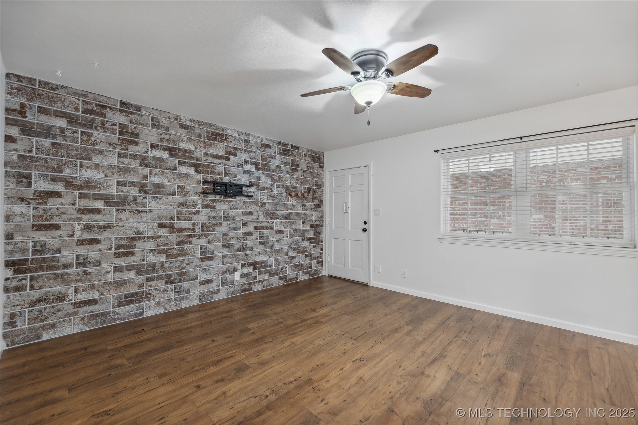 3701 S Riverside Drive 12 Property Photo 10