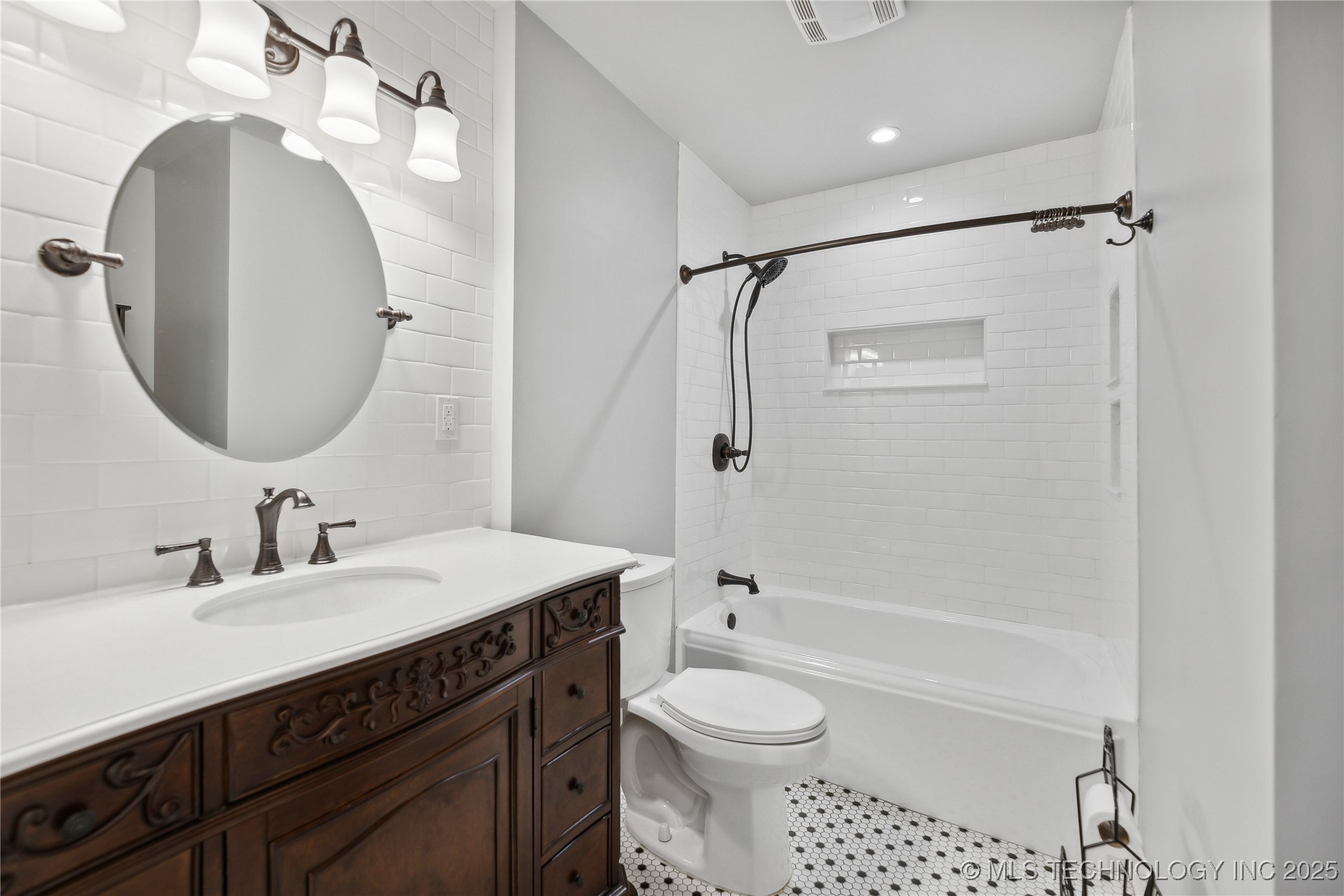 3701 S Riverside Drive 12 Property Photo 11