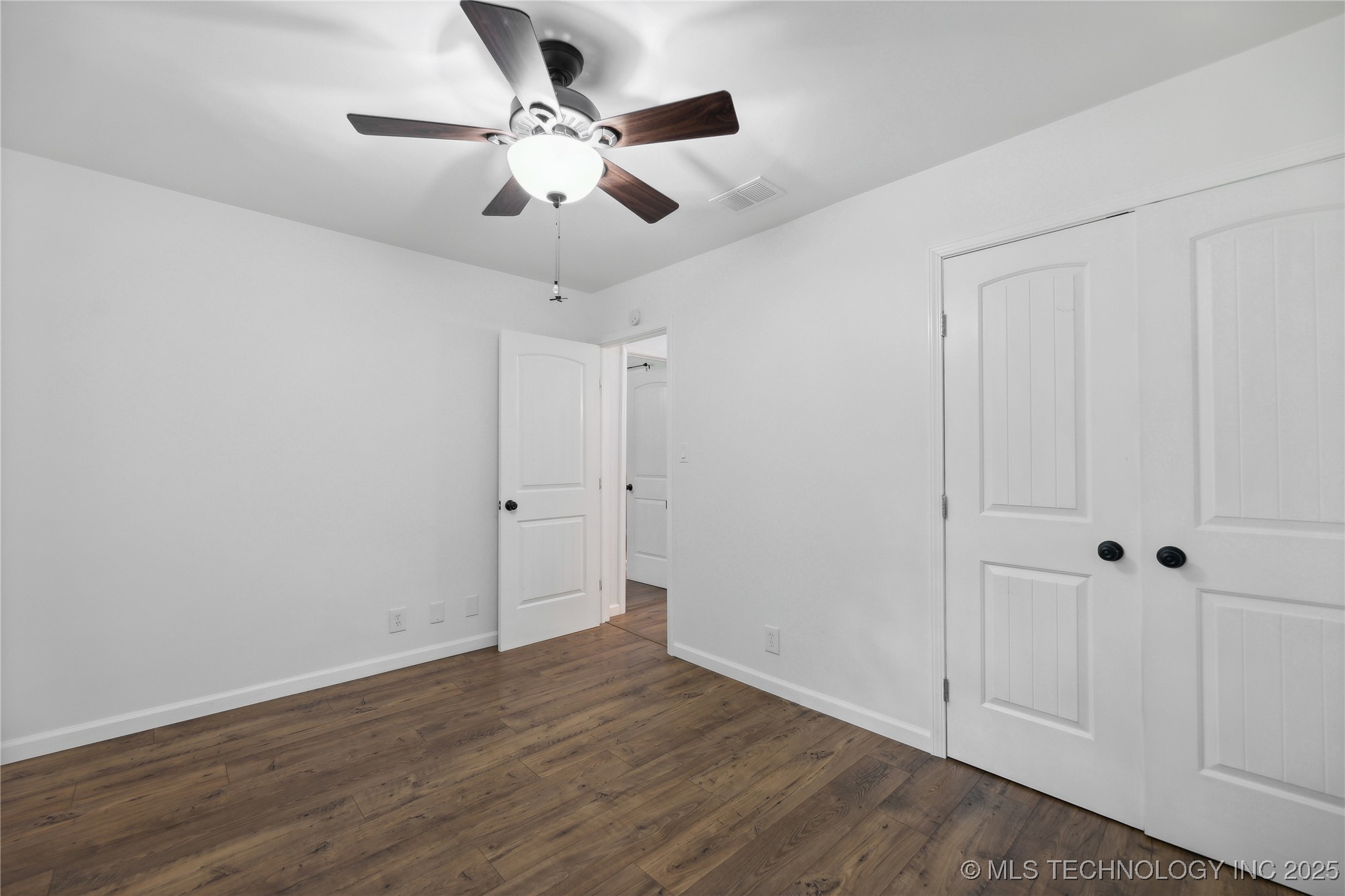 3701 S Riverside Drive 12 Property Photo 13