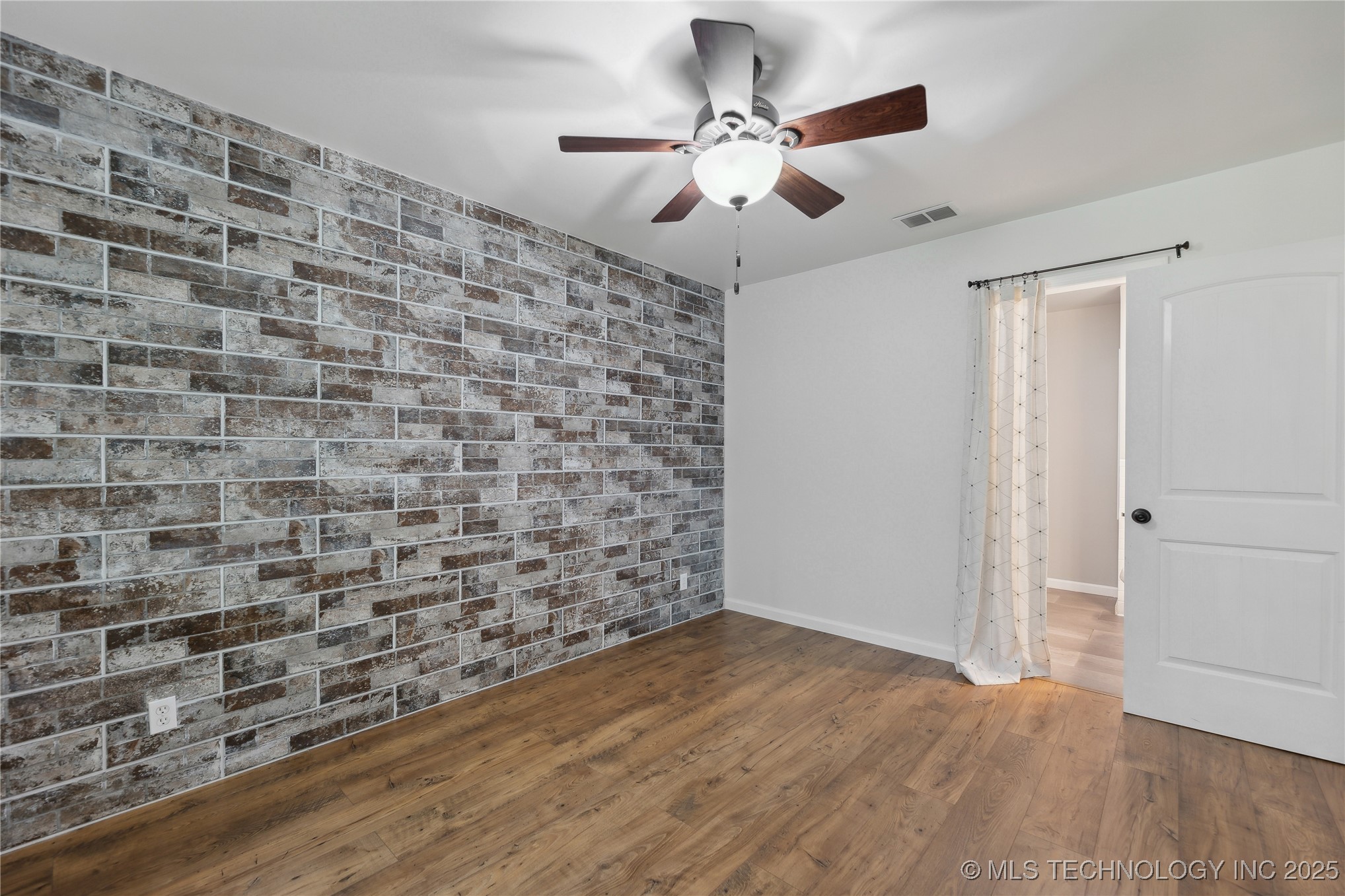 3701 S Riverside Drive 12 Property Photo 15