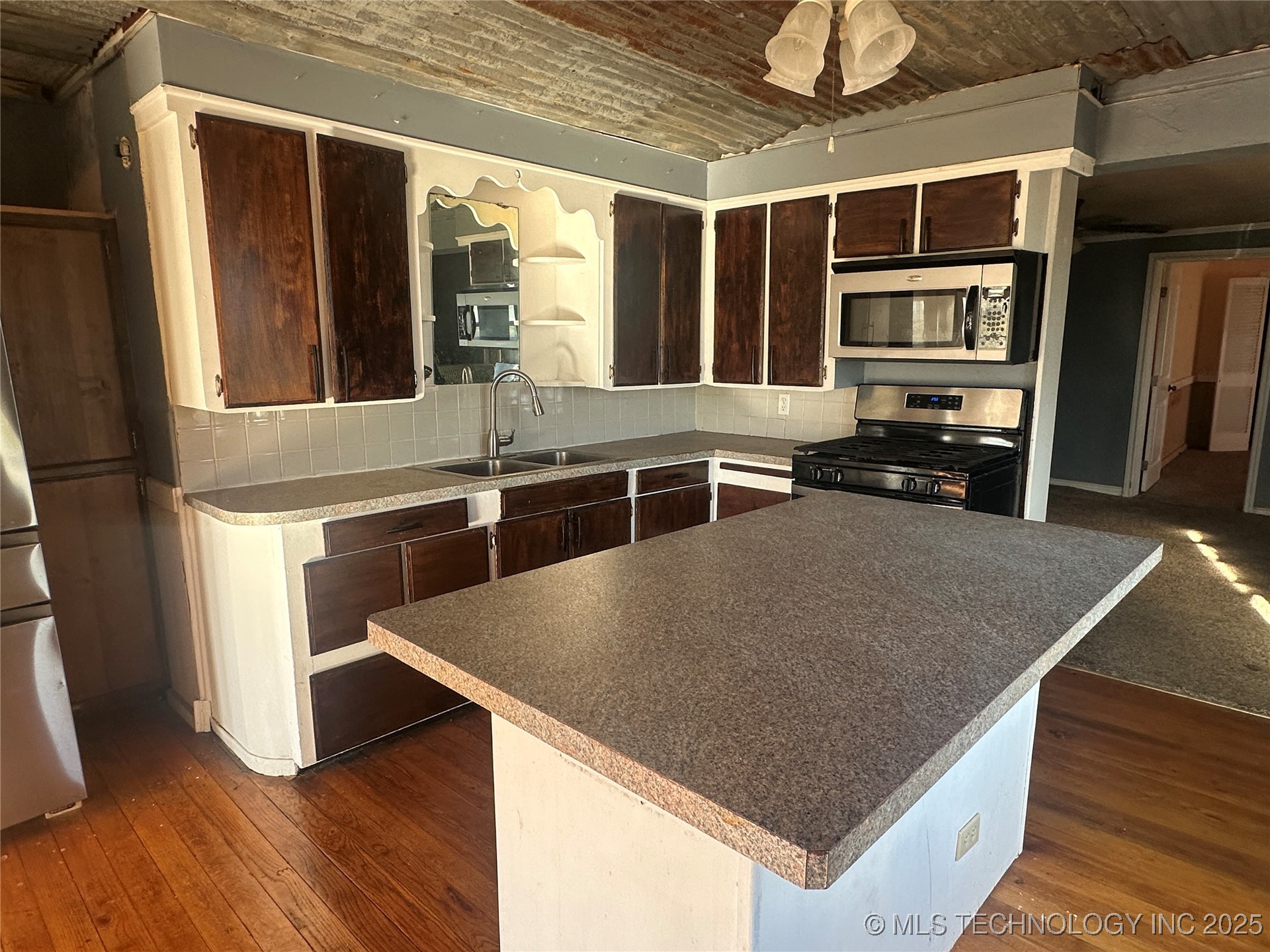 1030 4th Property Photo 4