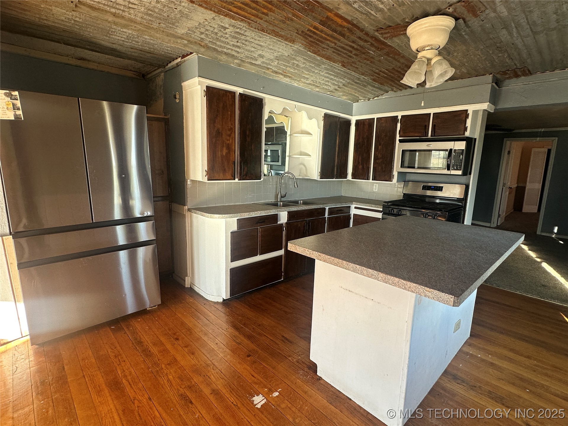 1030 4th Property Photo 5