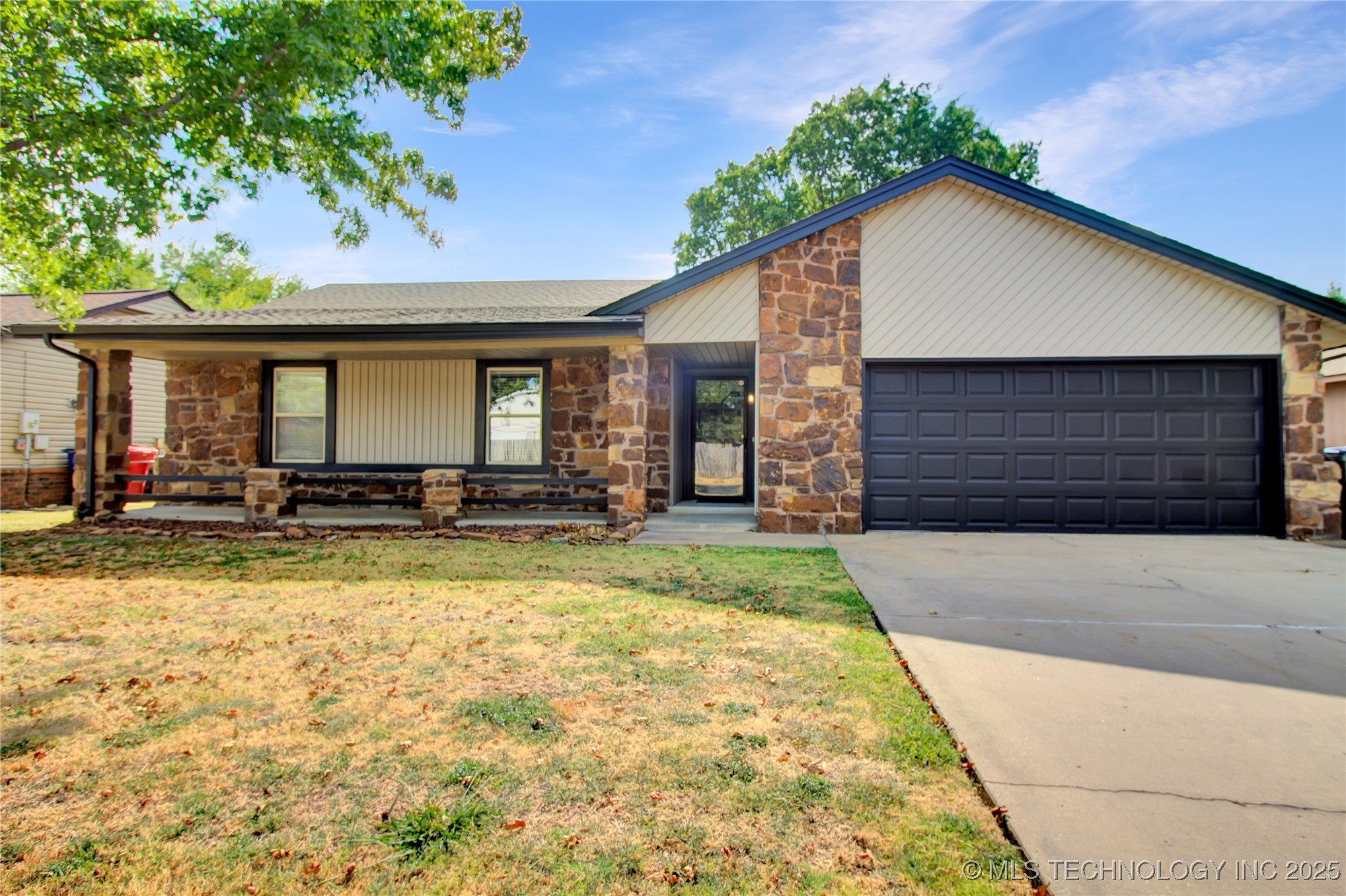 8214 N 122nd East Avenue Property Photo 1