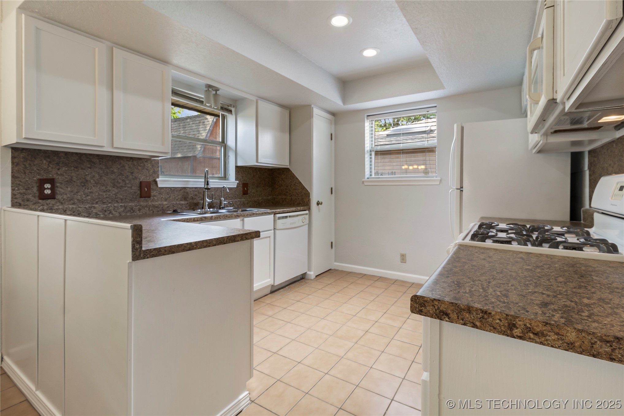 8214 N 122nd East Avenue Property Photo 7