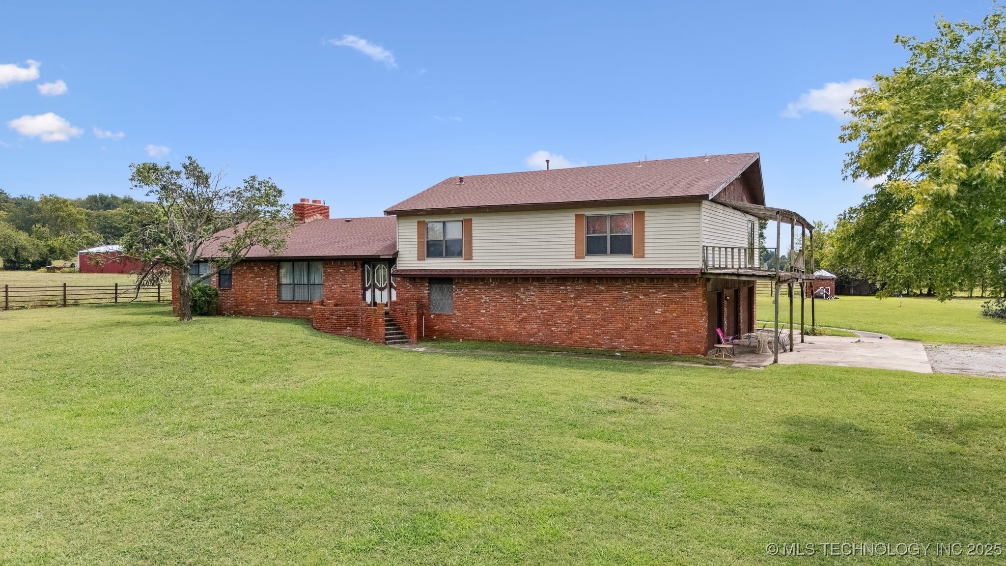 2495 W Country Club Road Property Photo 1