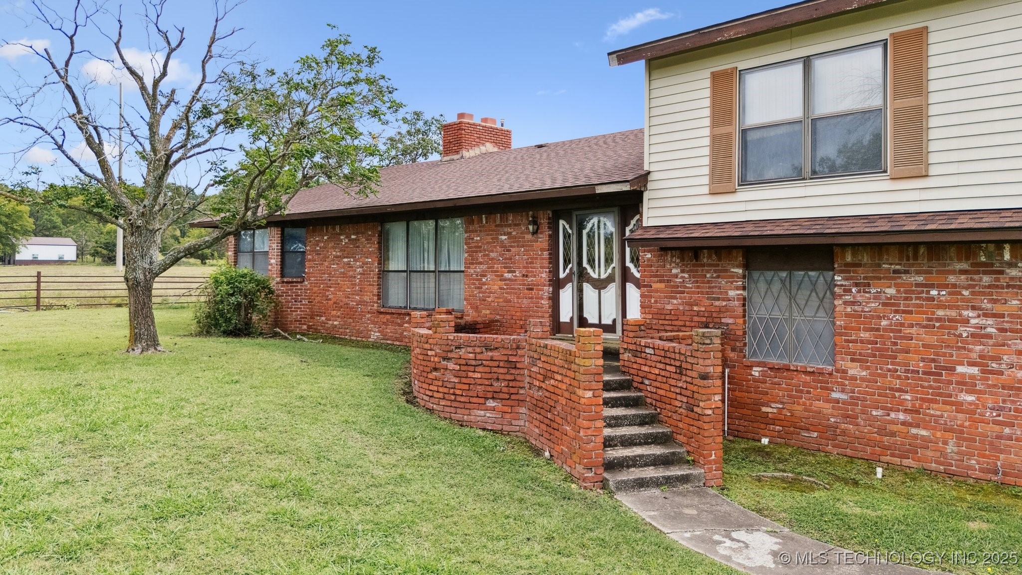 2495 W Country Club Road Property Photo 4