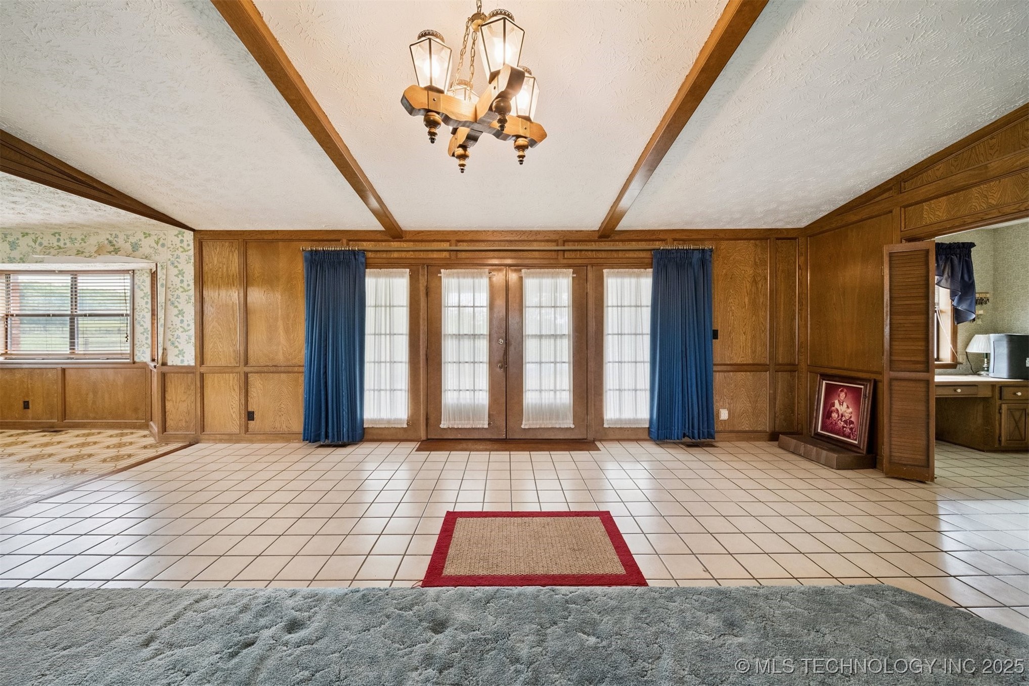 2495 W Country Club Road Property Photo 9