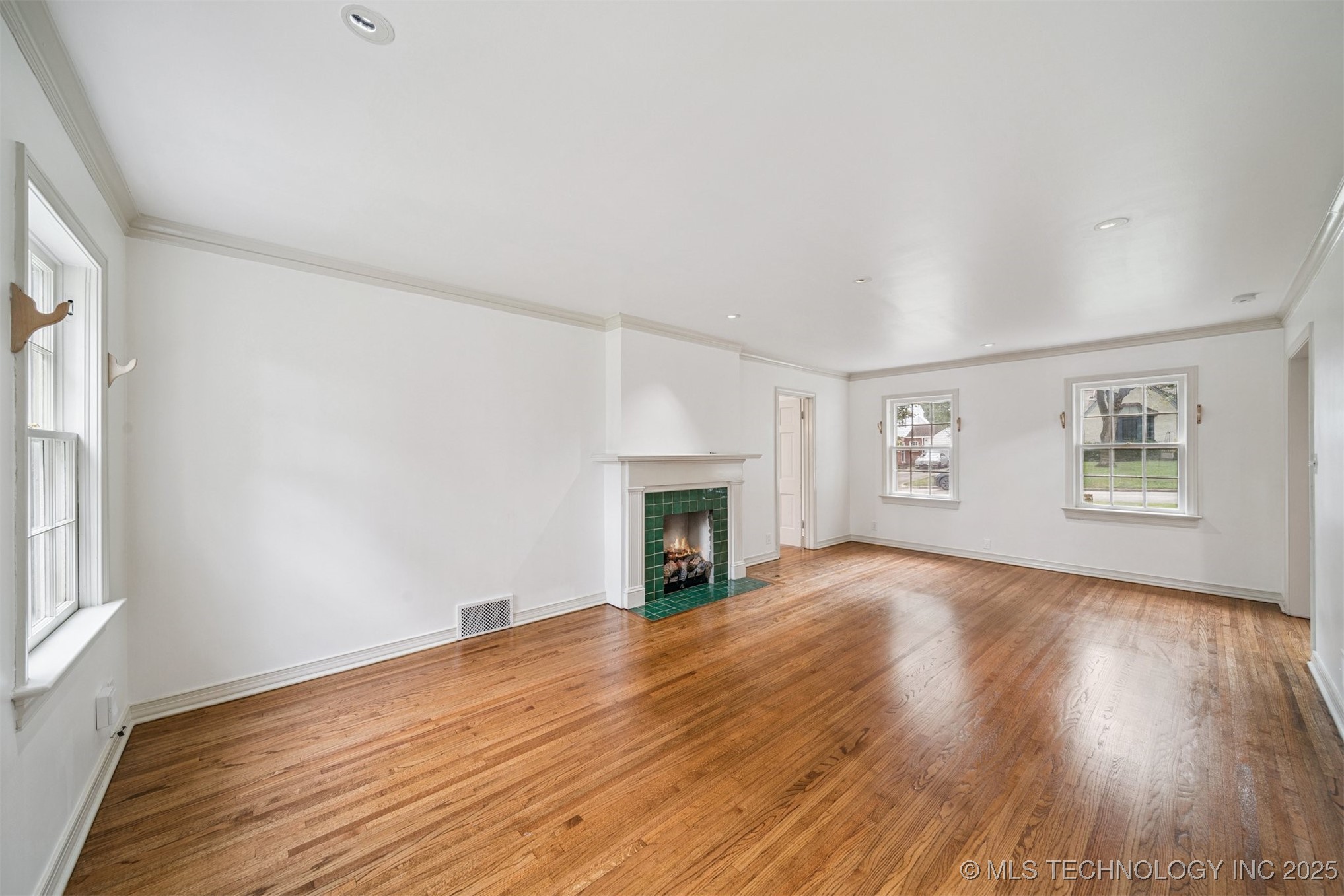 2429 E 22nd Place Property Photo 5