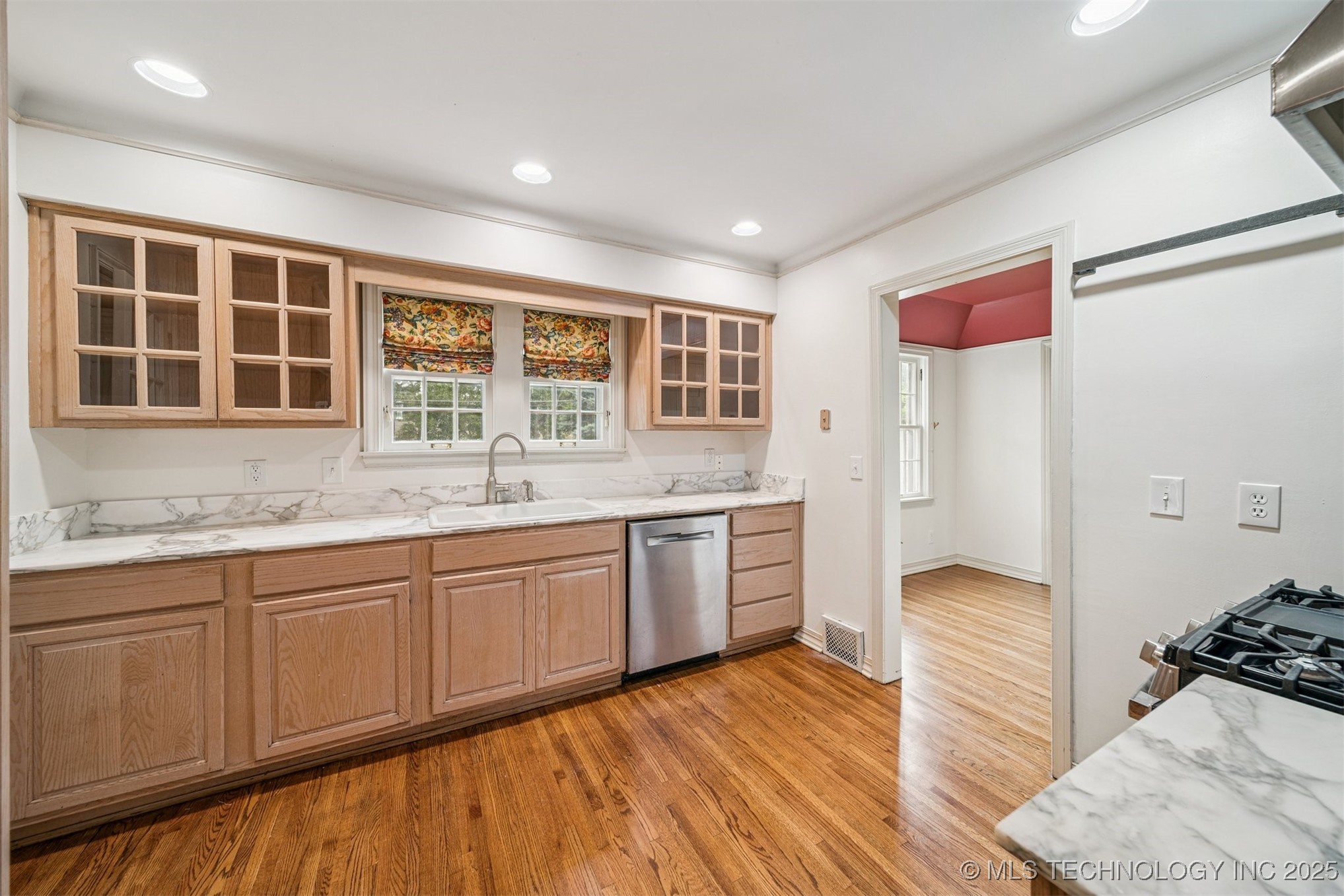 2429 E 22nd Place Property Photo 9