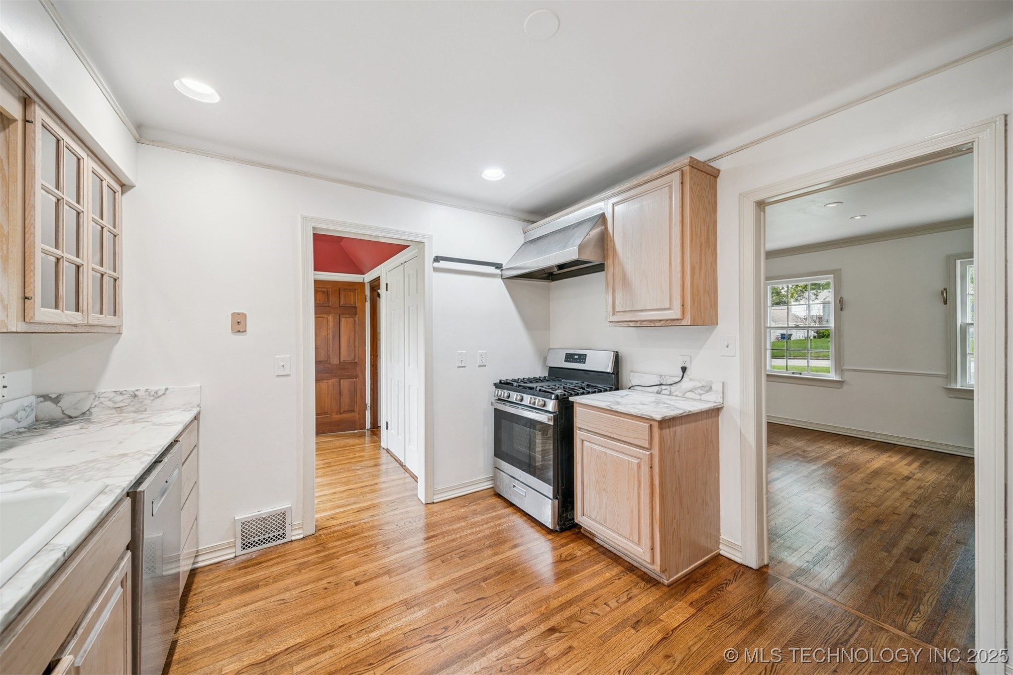 2429 E 22nd Place Property Photo 10