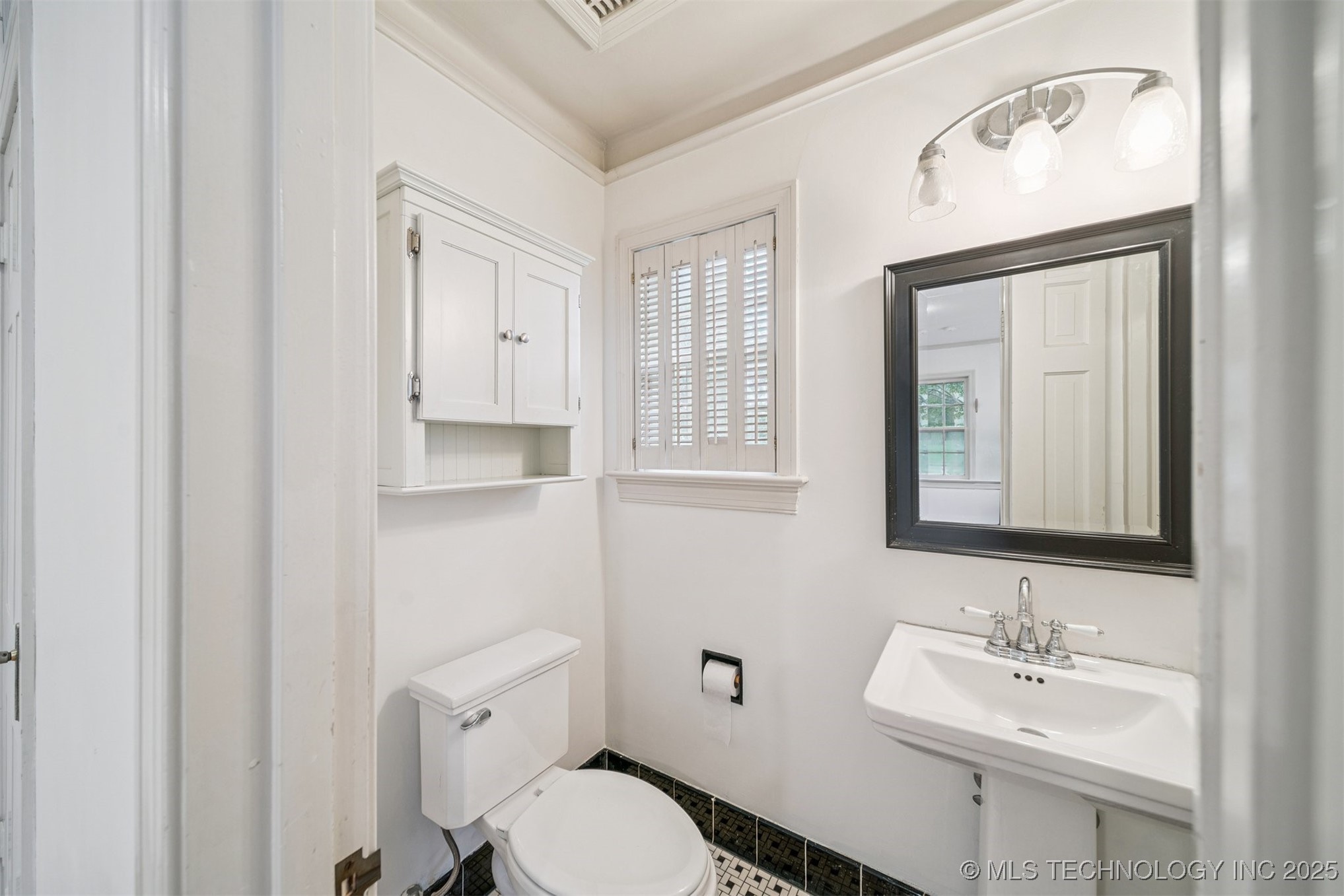 2429 E 22nd Place Property Photo 11