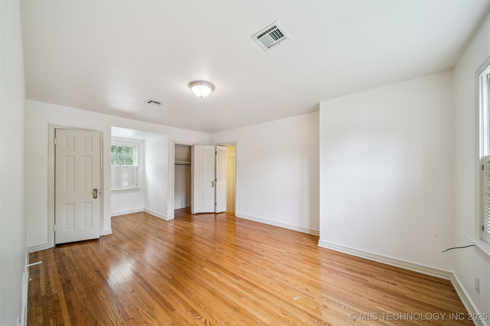 2429 E 22nd Place Property Photo 18