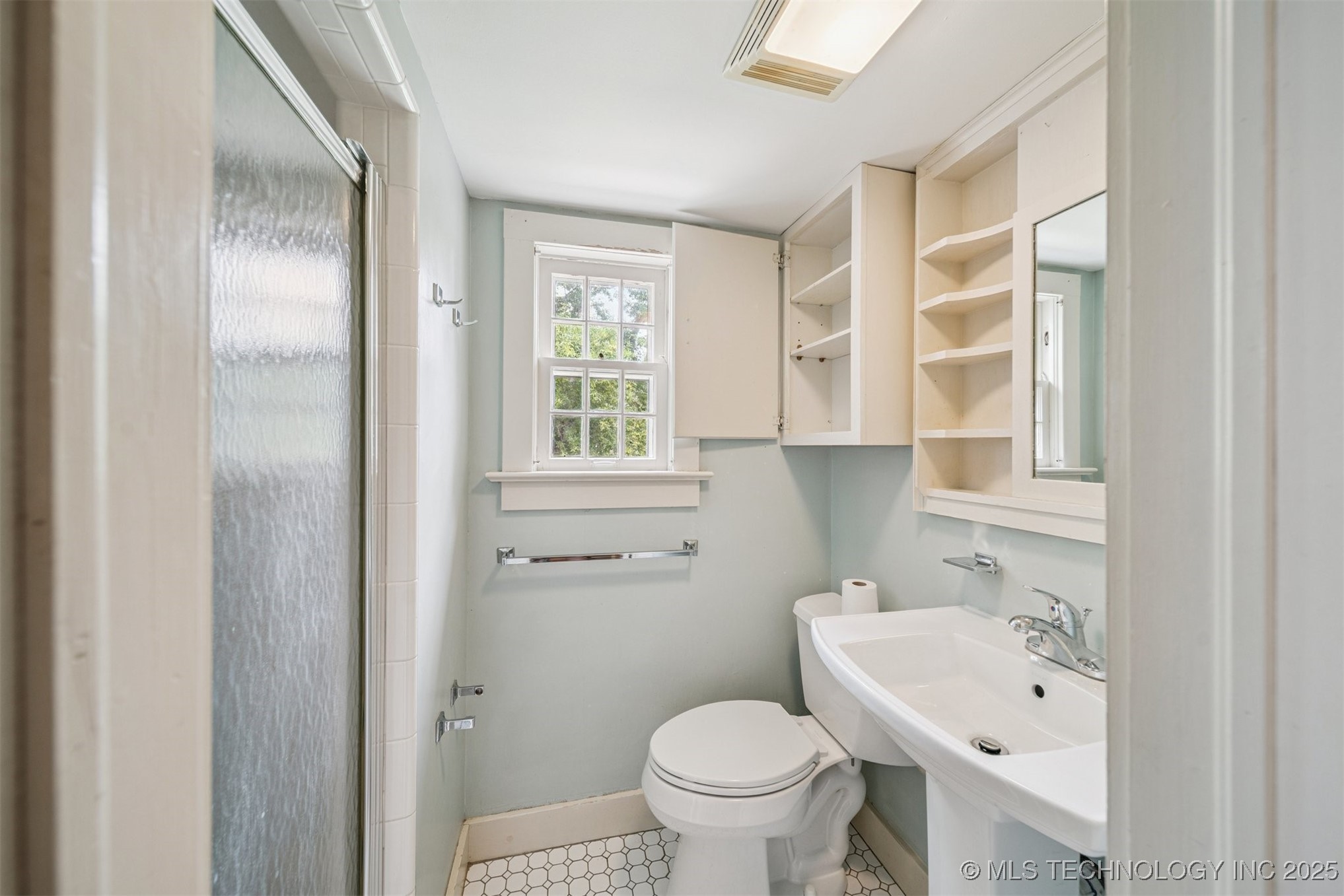 2429 E 22nd Place Property Photo 21