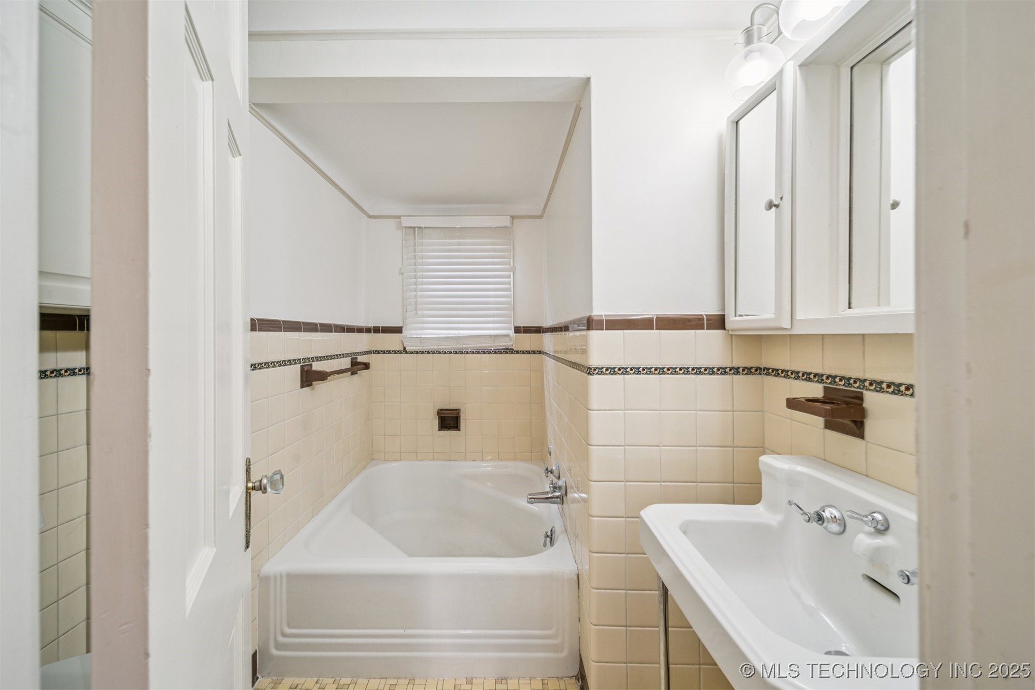 2429 E 22nd Place Property Photo 27