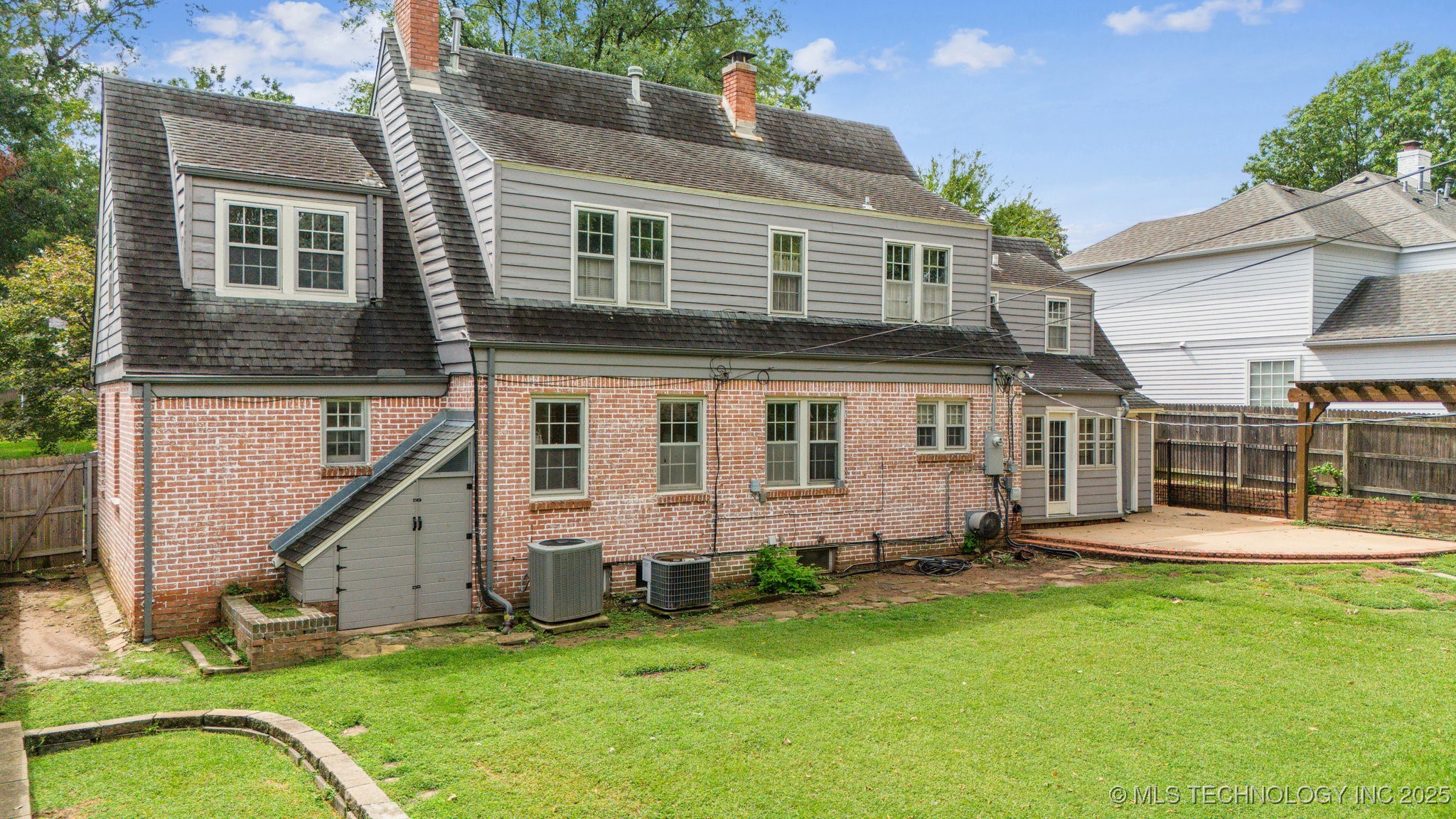 2429 E 22nd Place Property Photo 33